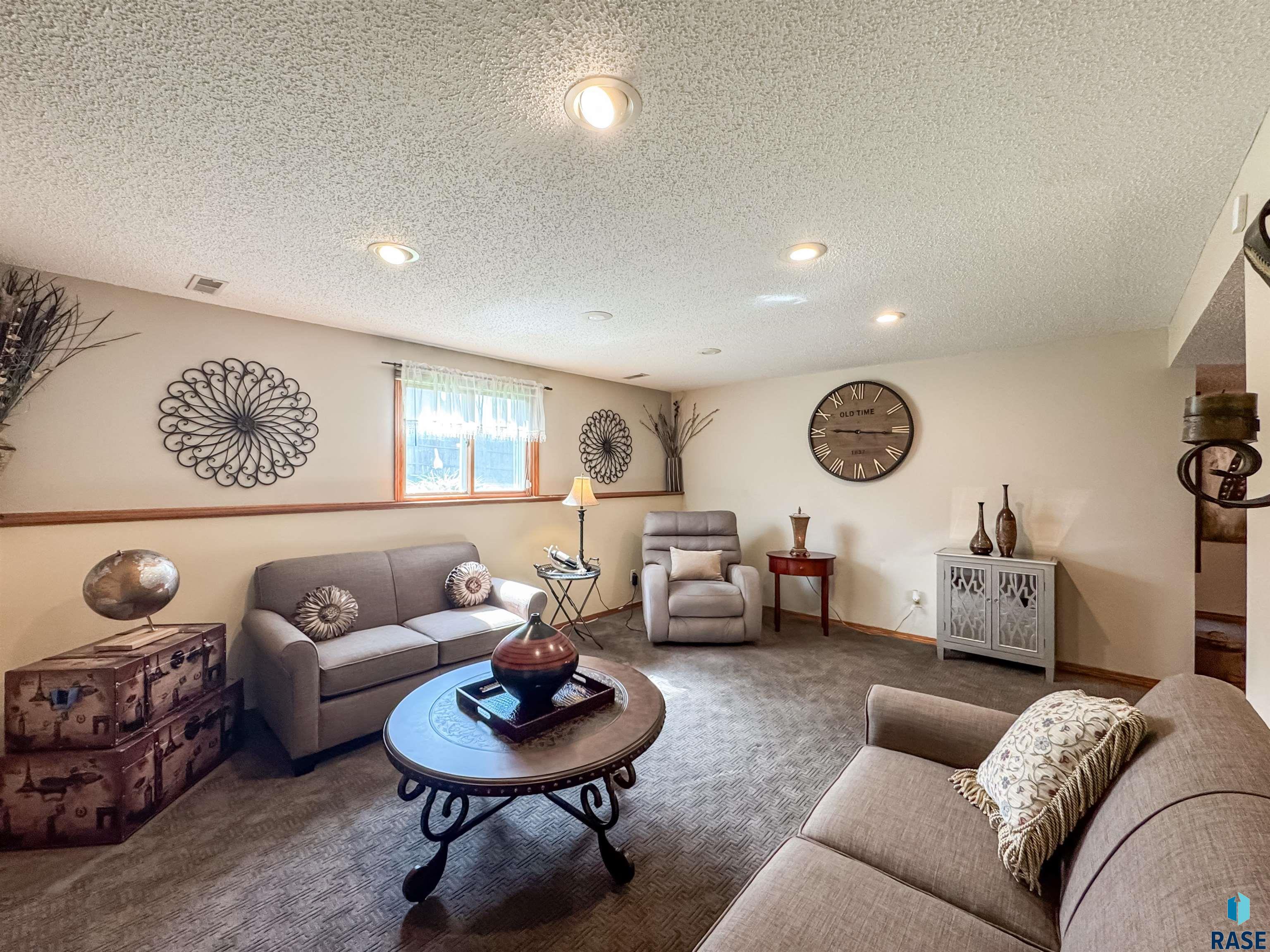 2204 S Melanie Ln