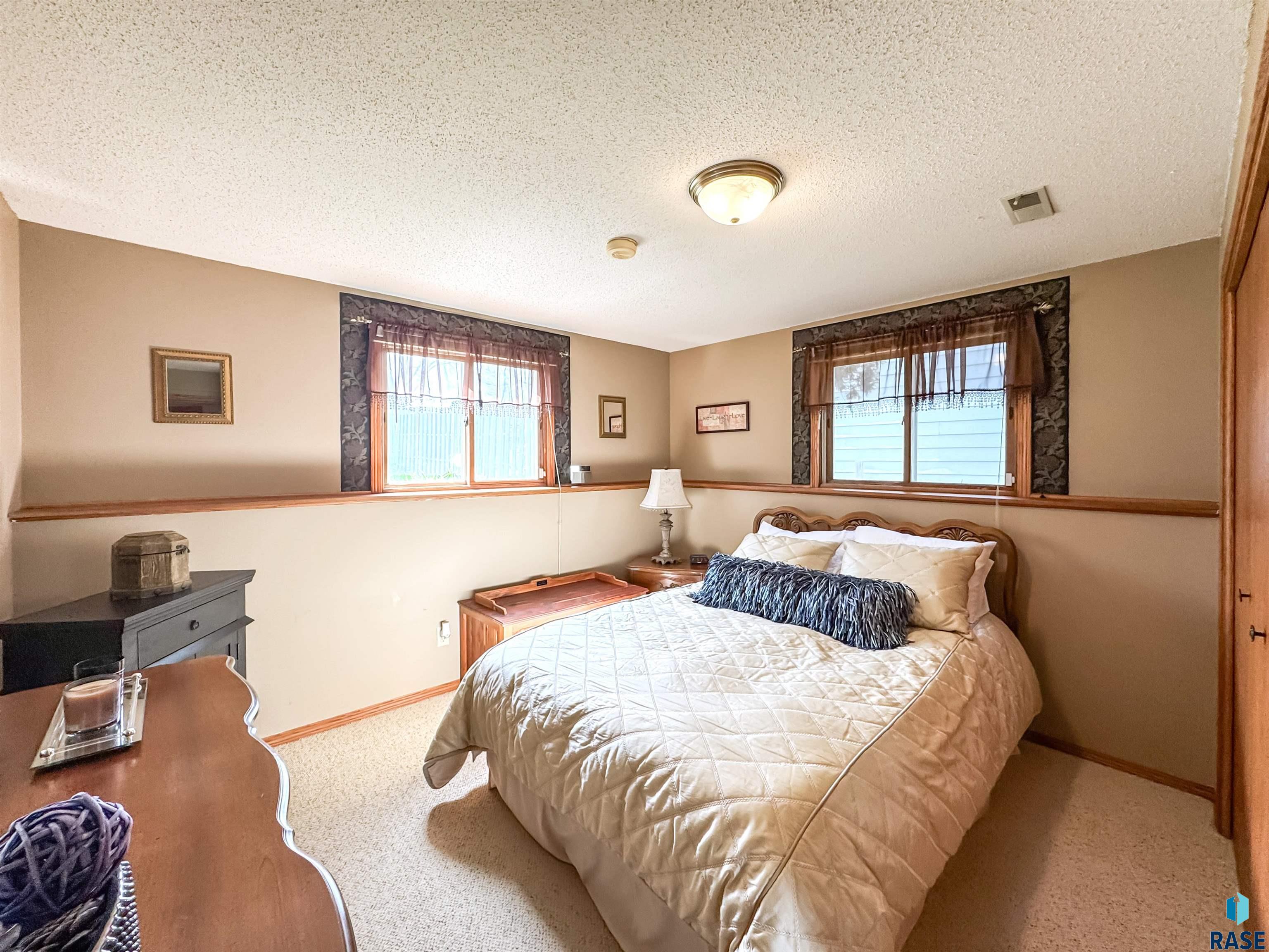 2204 S Melanie Ln