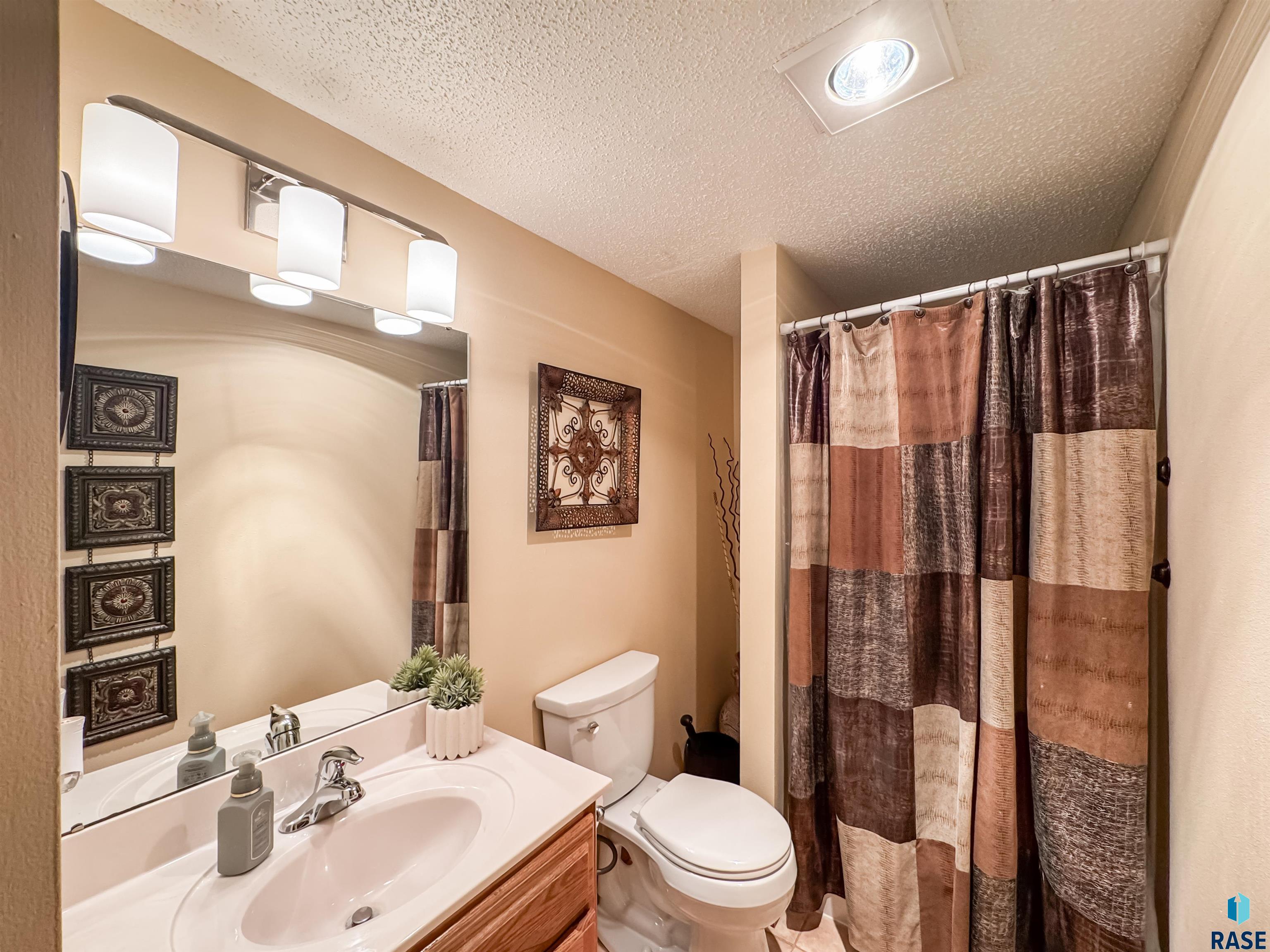 2204 S Melanie Ln