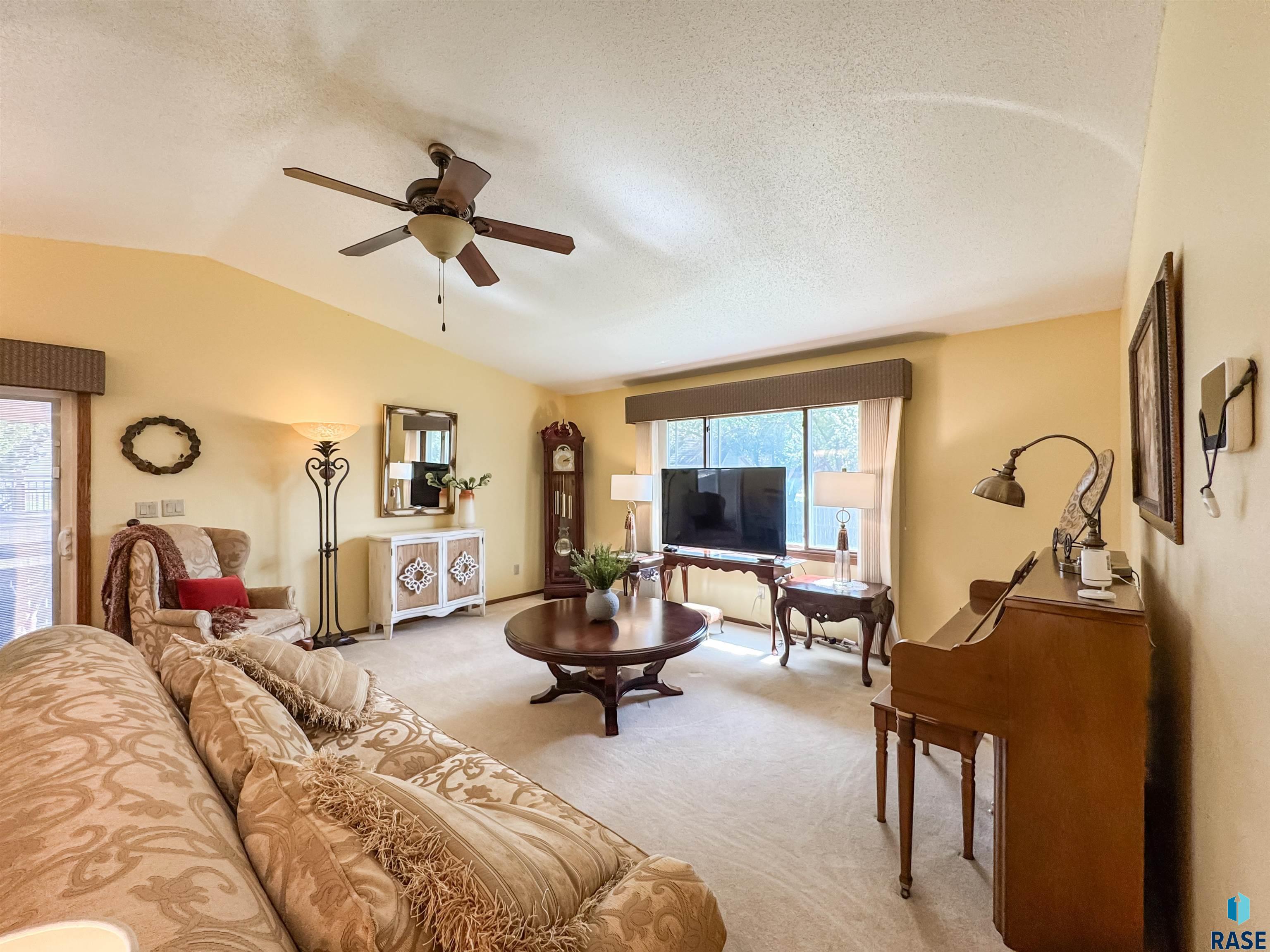 2204 S Melanie Ln