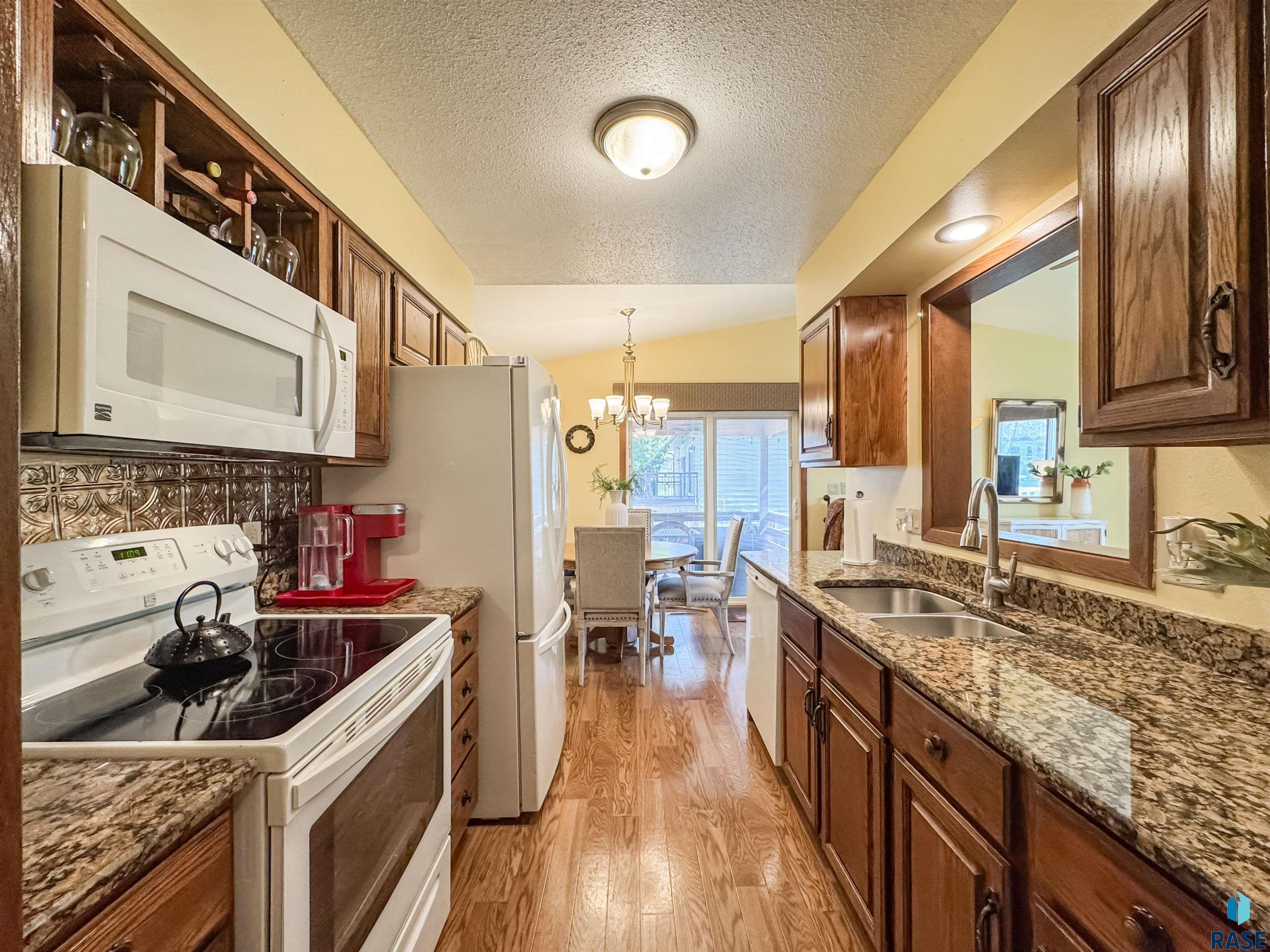 2204 S Melanie Ln
