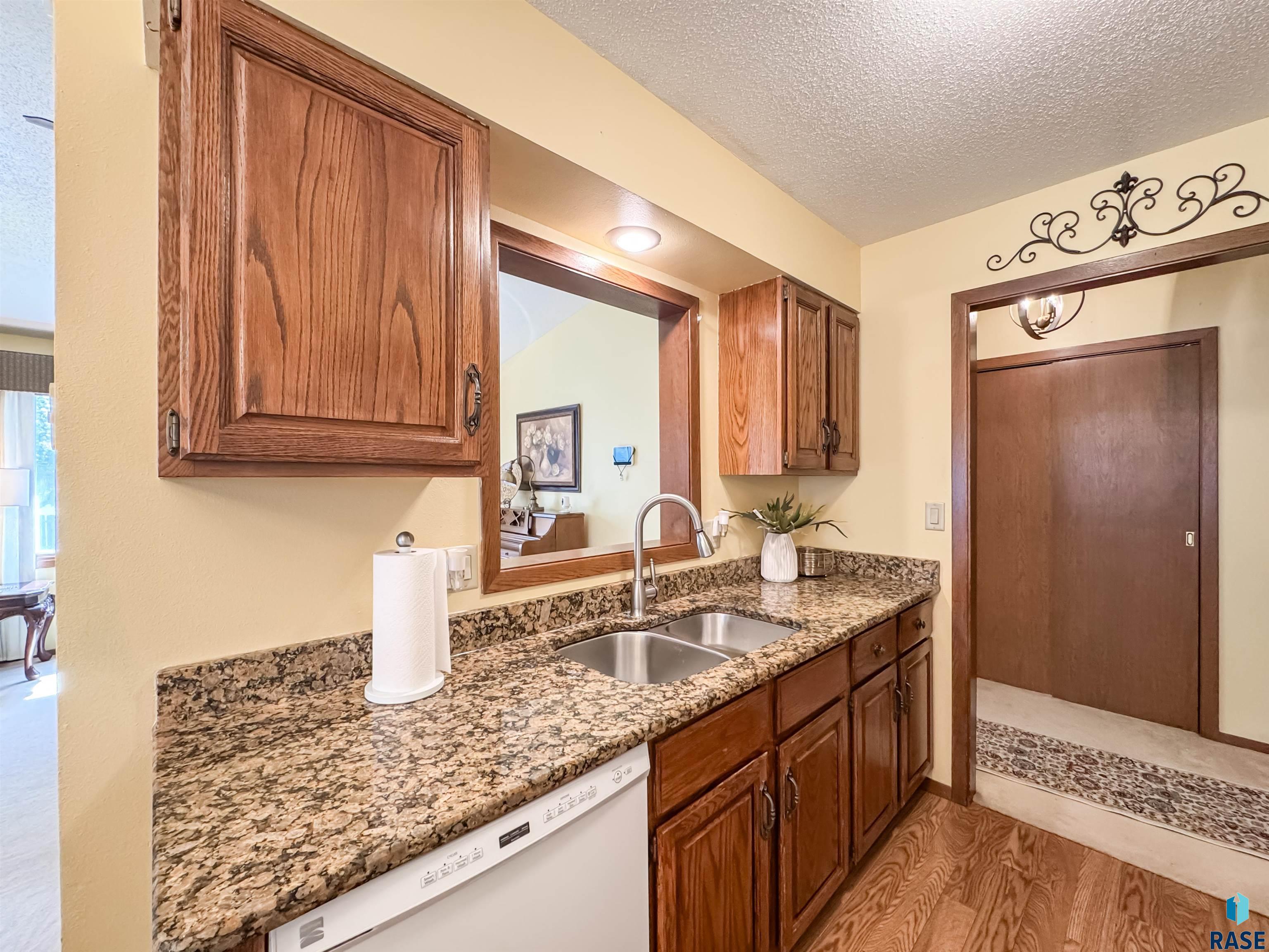 2204 S Melanie Ln
