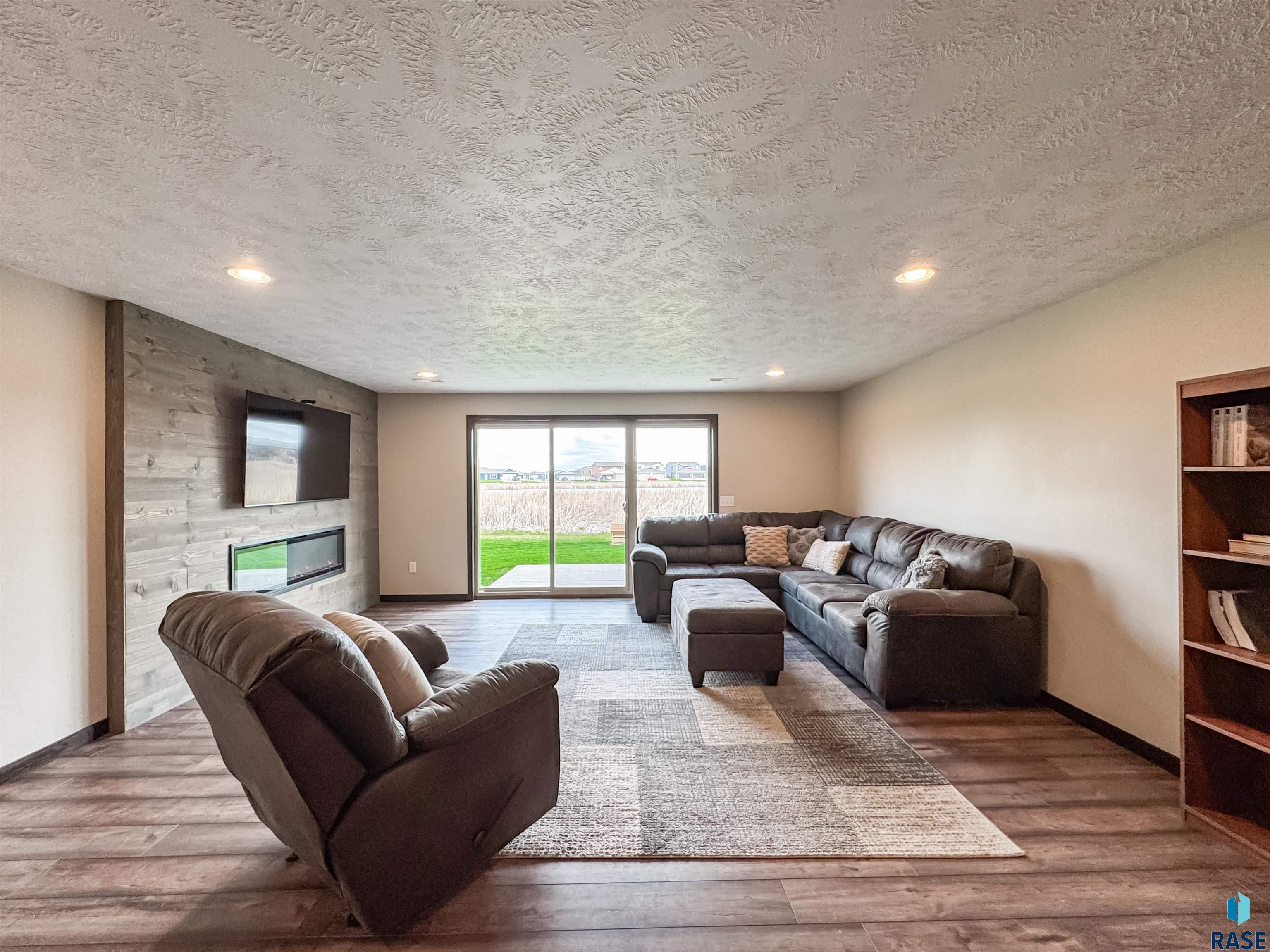 2704 S Keyrell Dr
