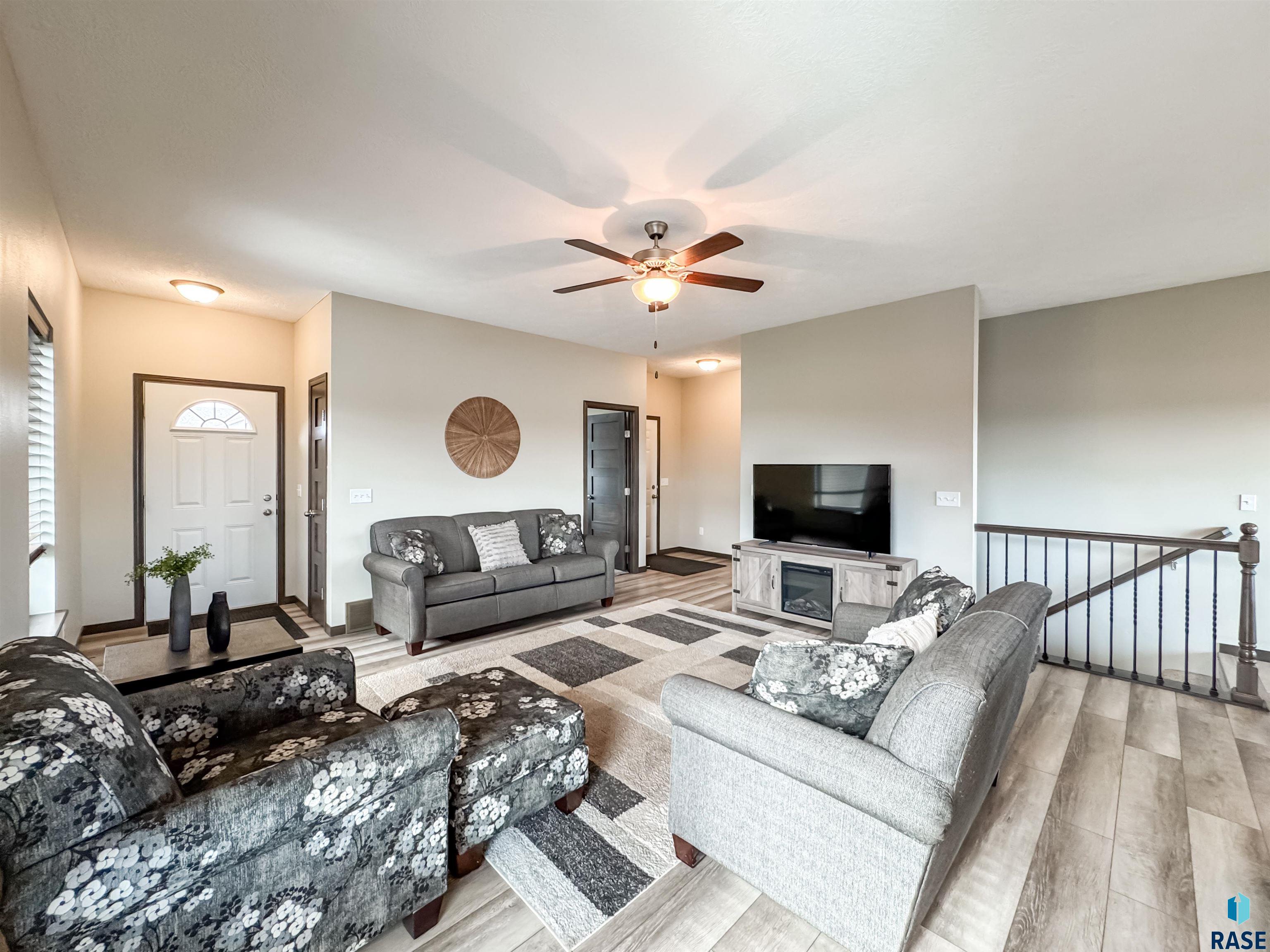 2704 S Keyrell Dr