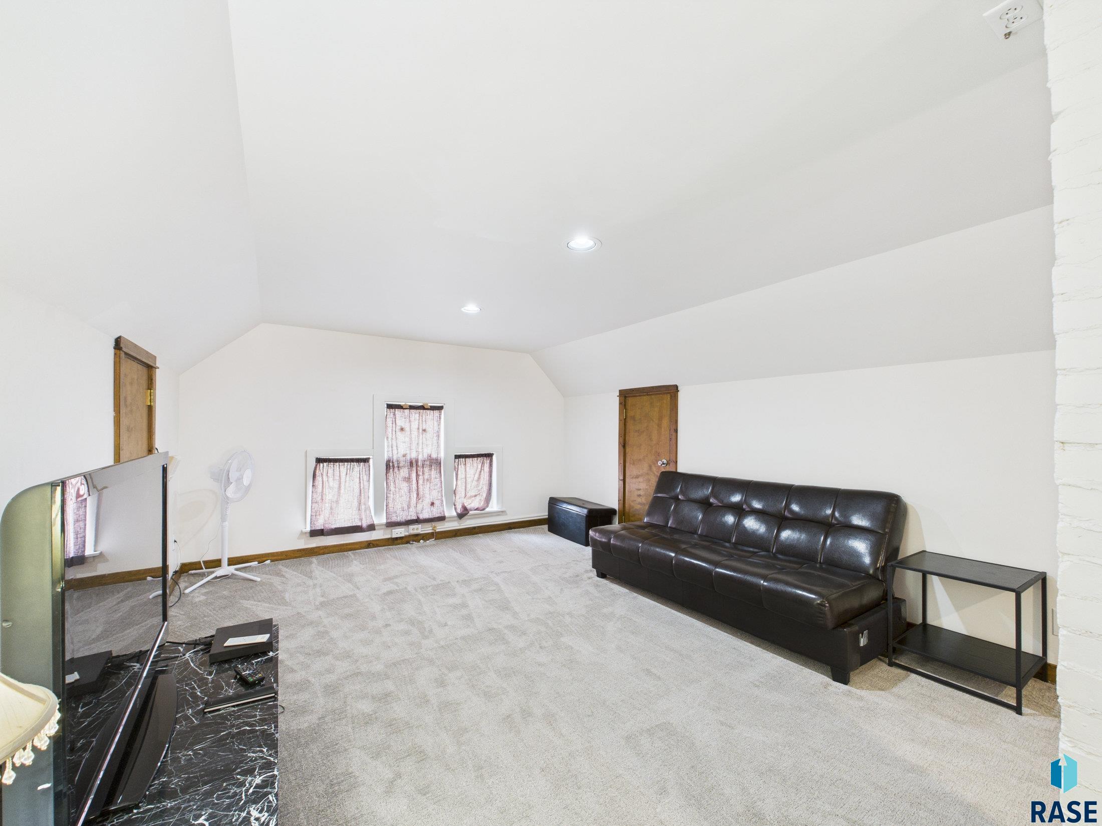 1120 S Center Ave