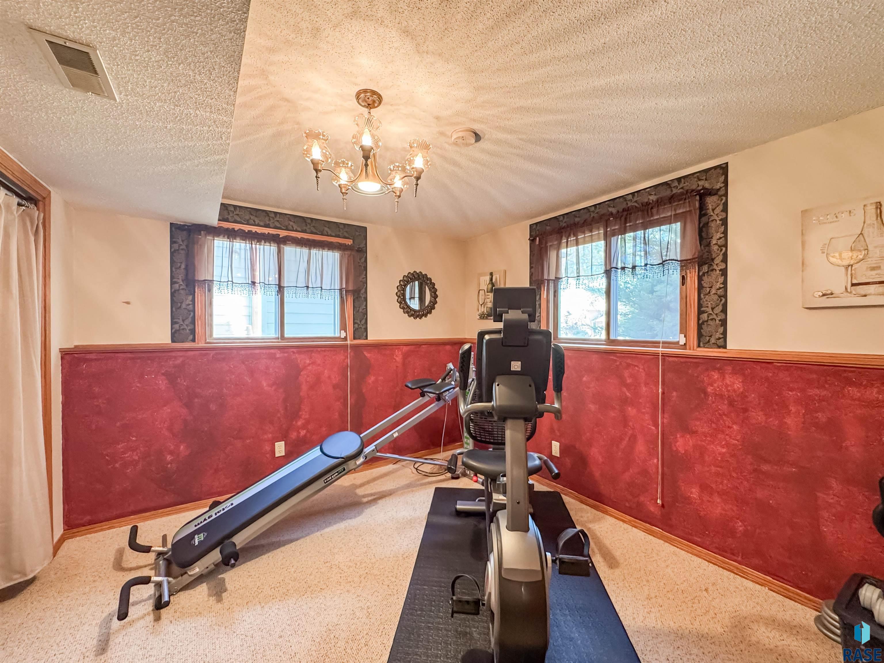 2204 S Melanie Ln