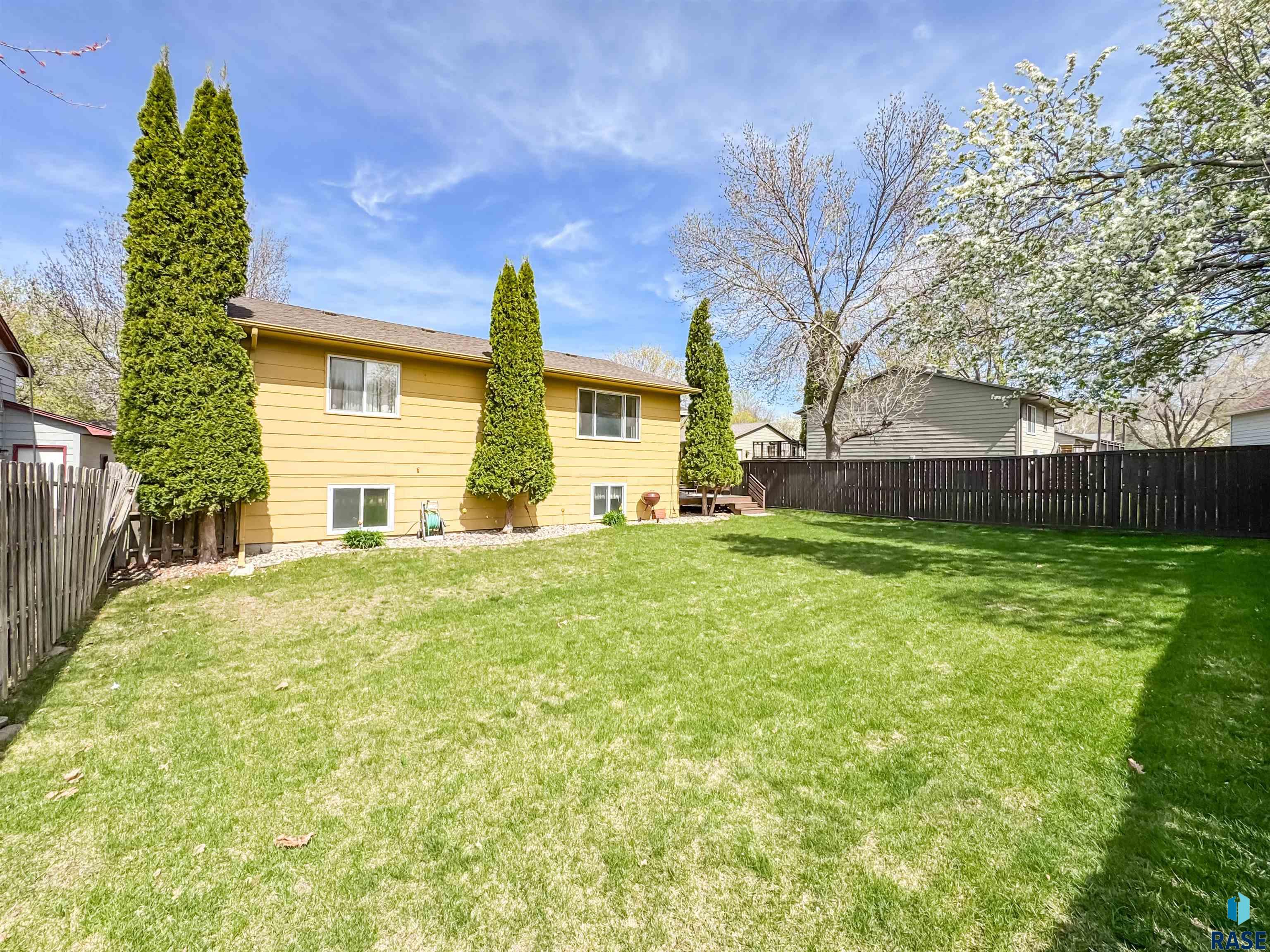 2204 S Melanie Ln