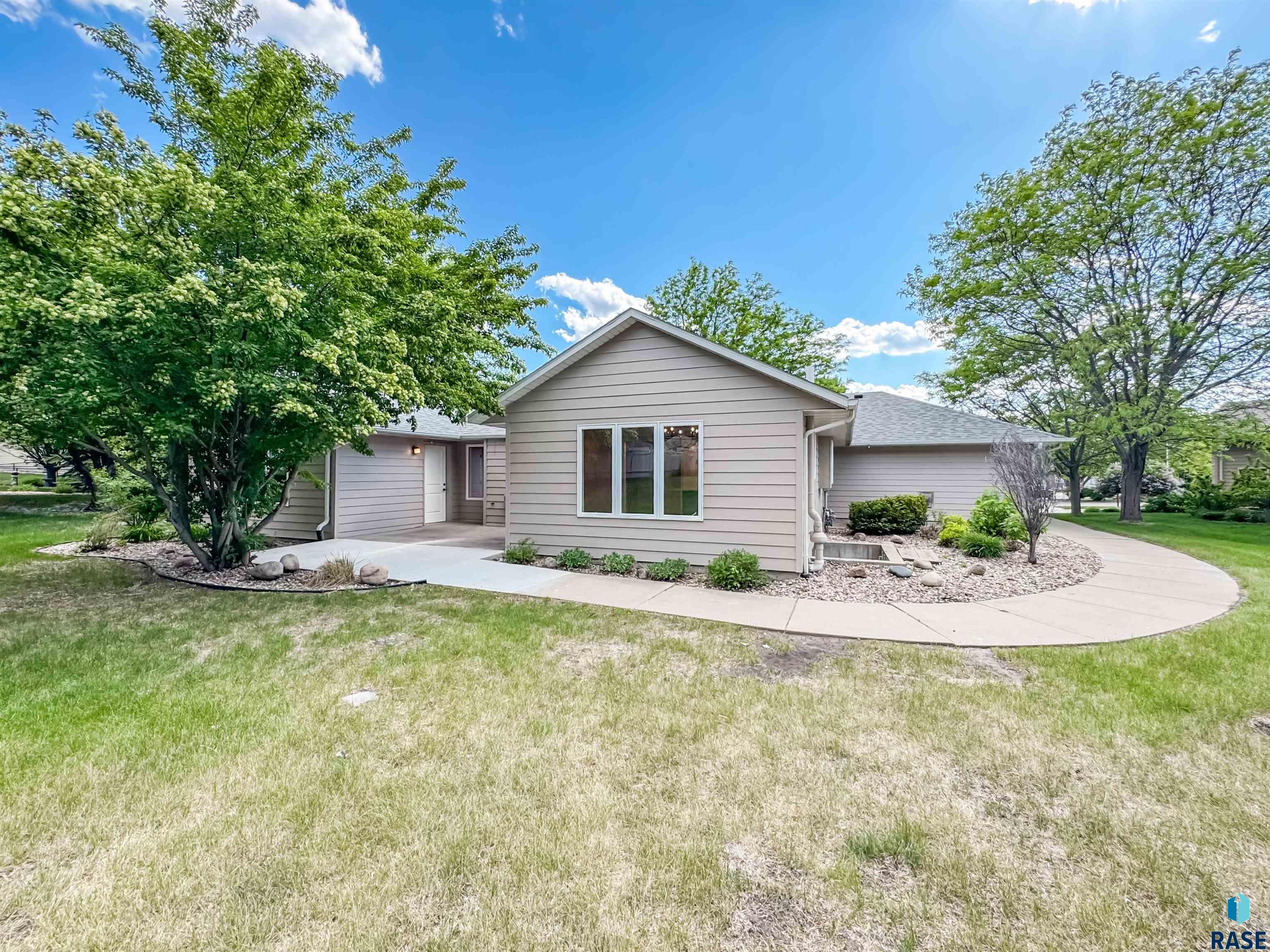 1708 E Ash Grove Cir