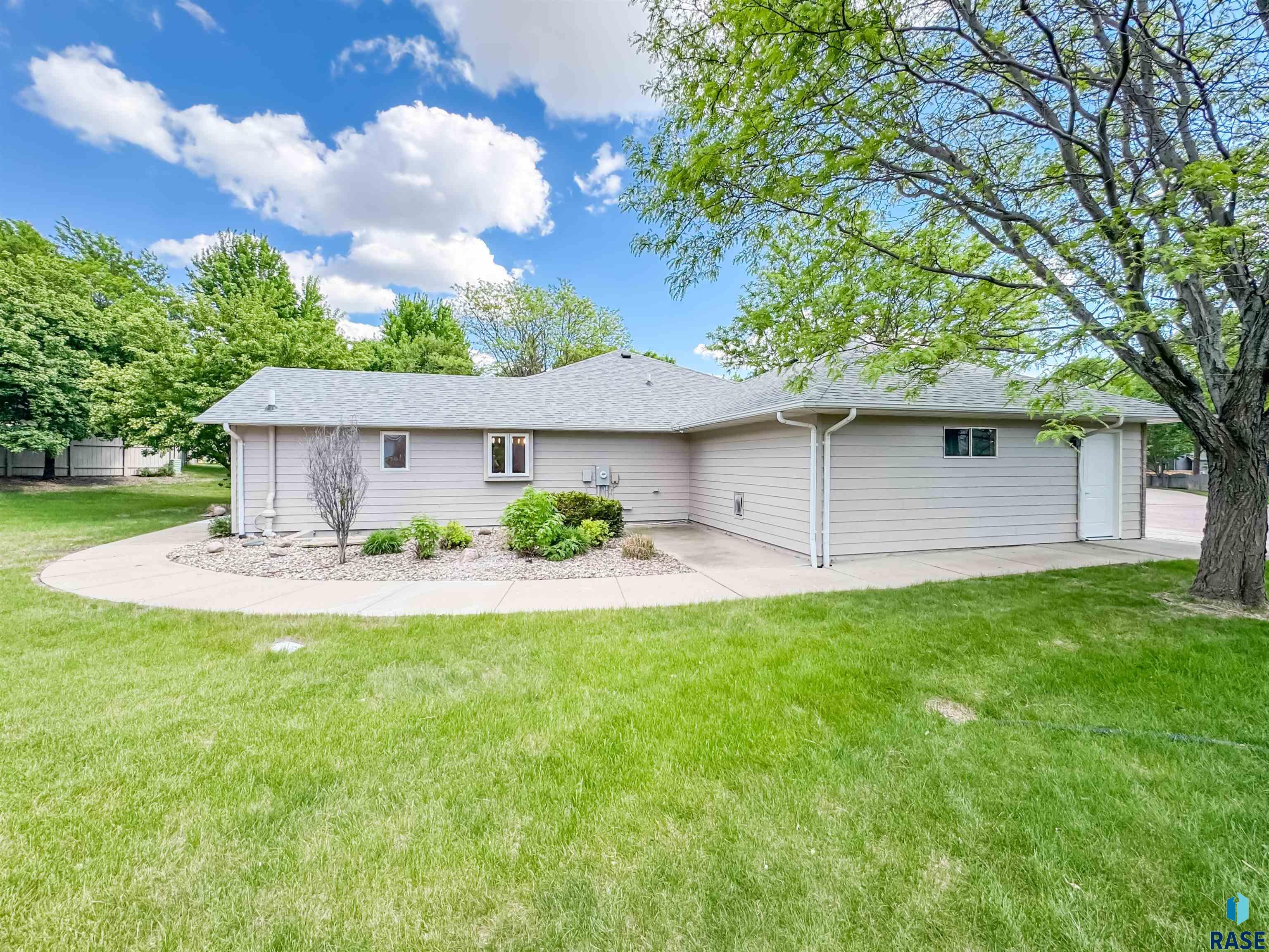 1708 E Ash Grove Cir