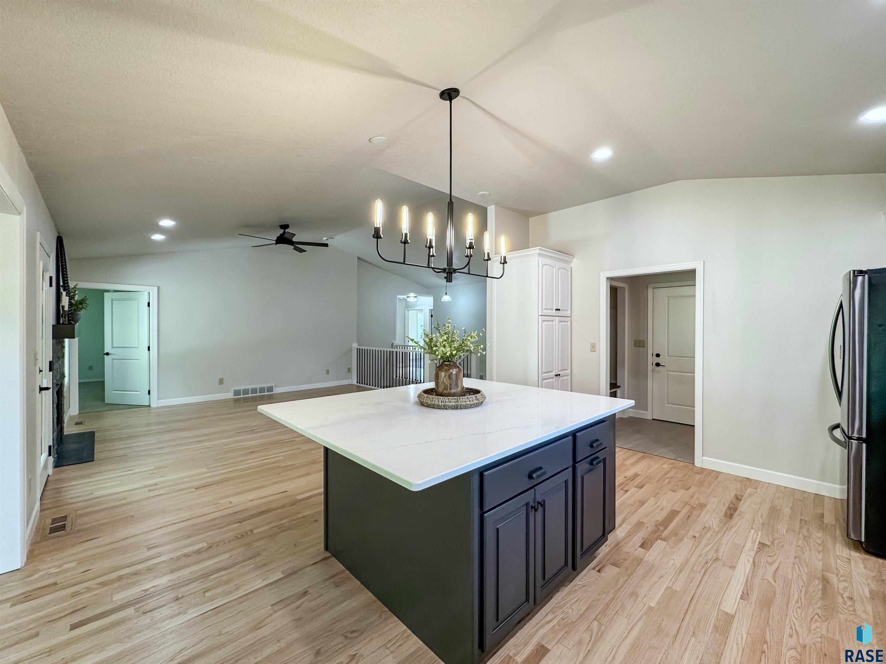 1708 E Ash Grove Cir