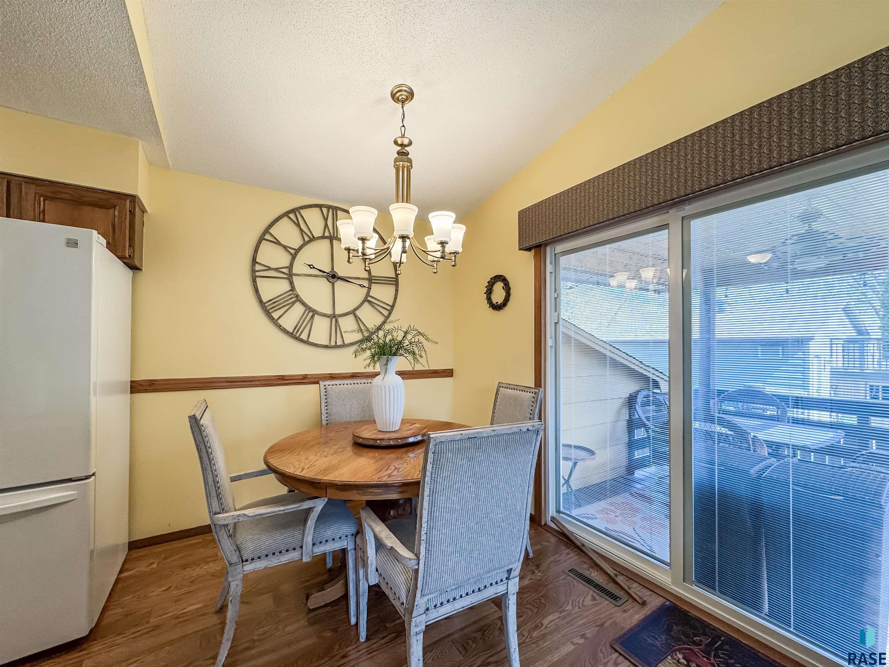 2204 S Melanie Ln