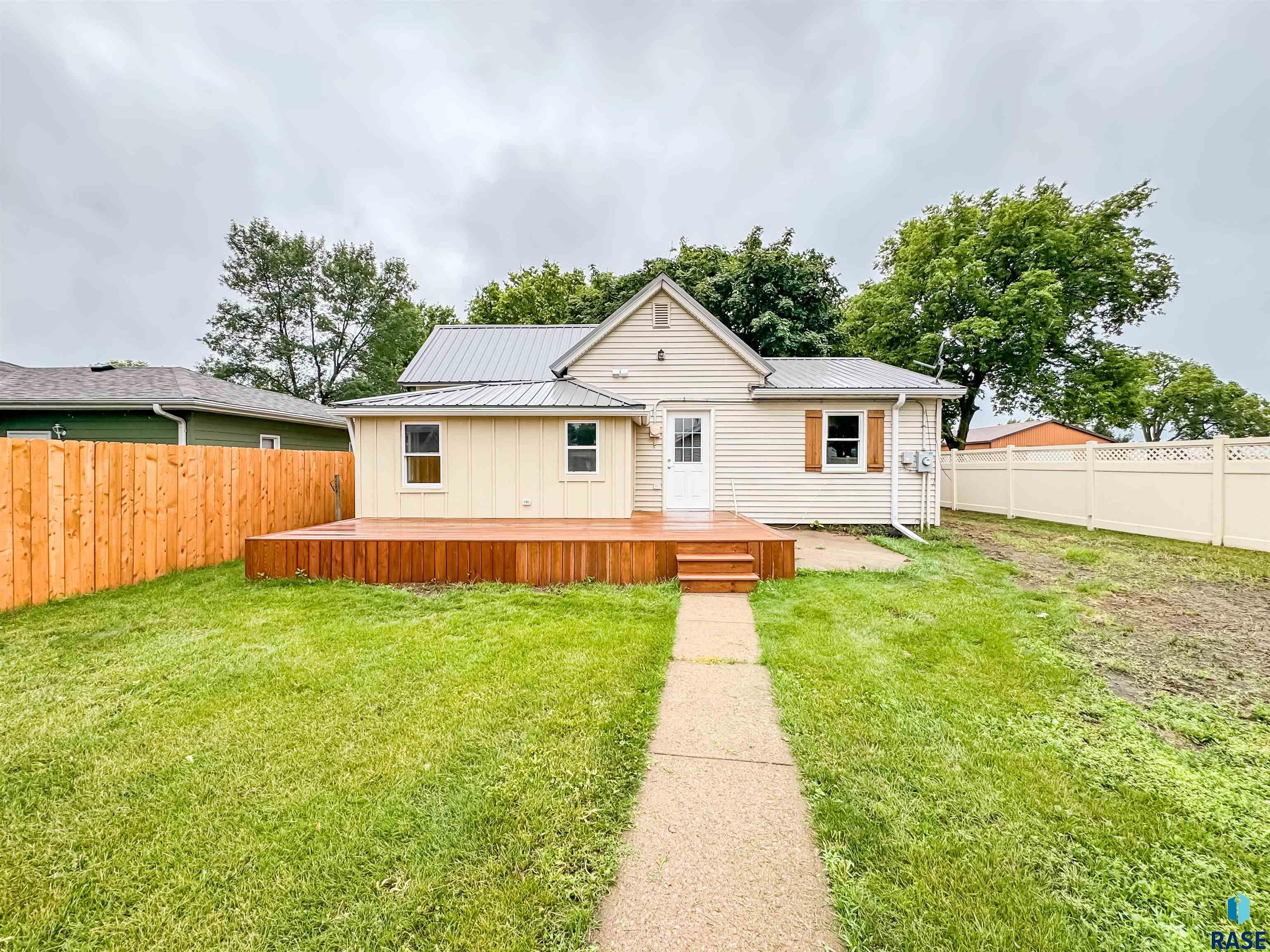 340 N Juniper Ave