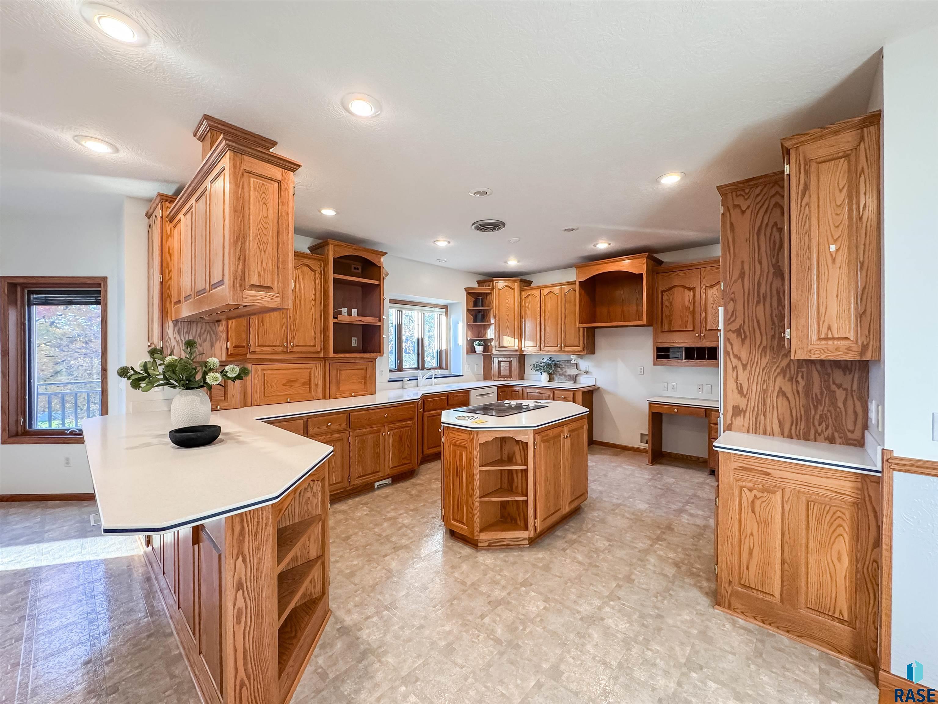 611 E 61st St Street