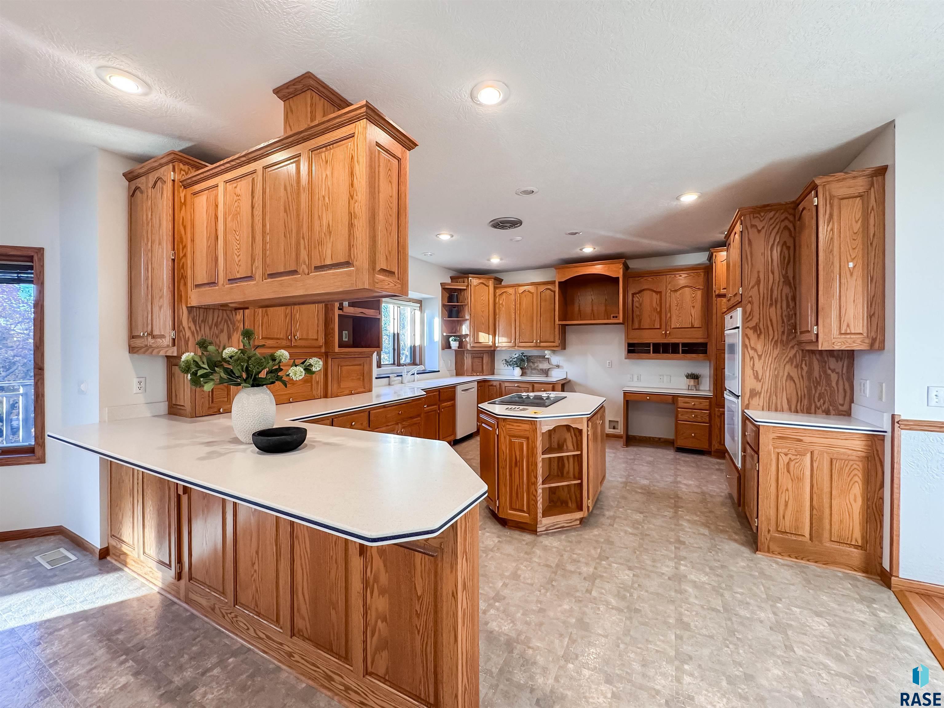 611 E 61st St Street