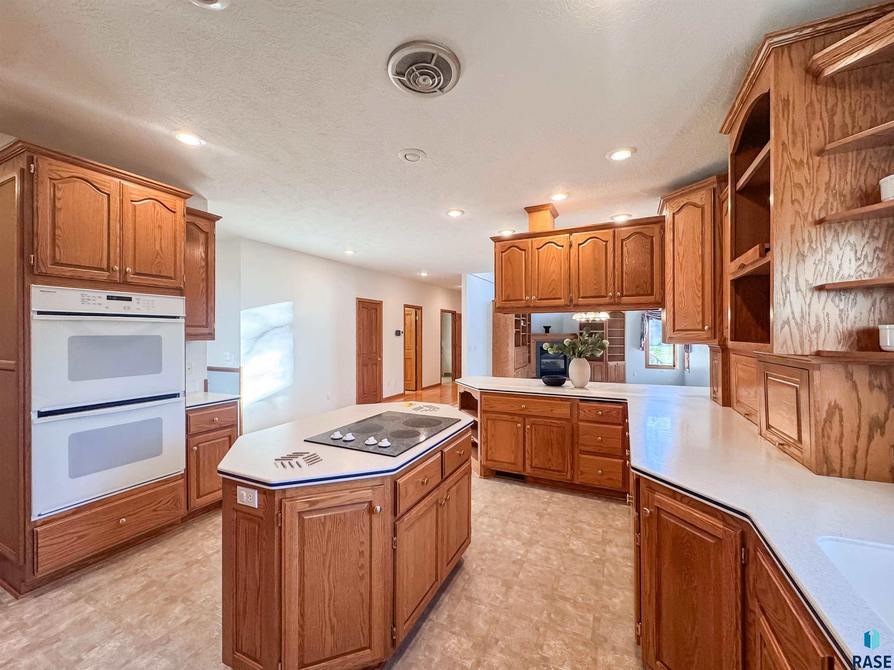 611 E 61st St Street