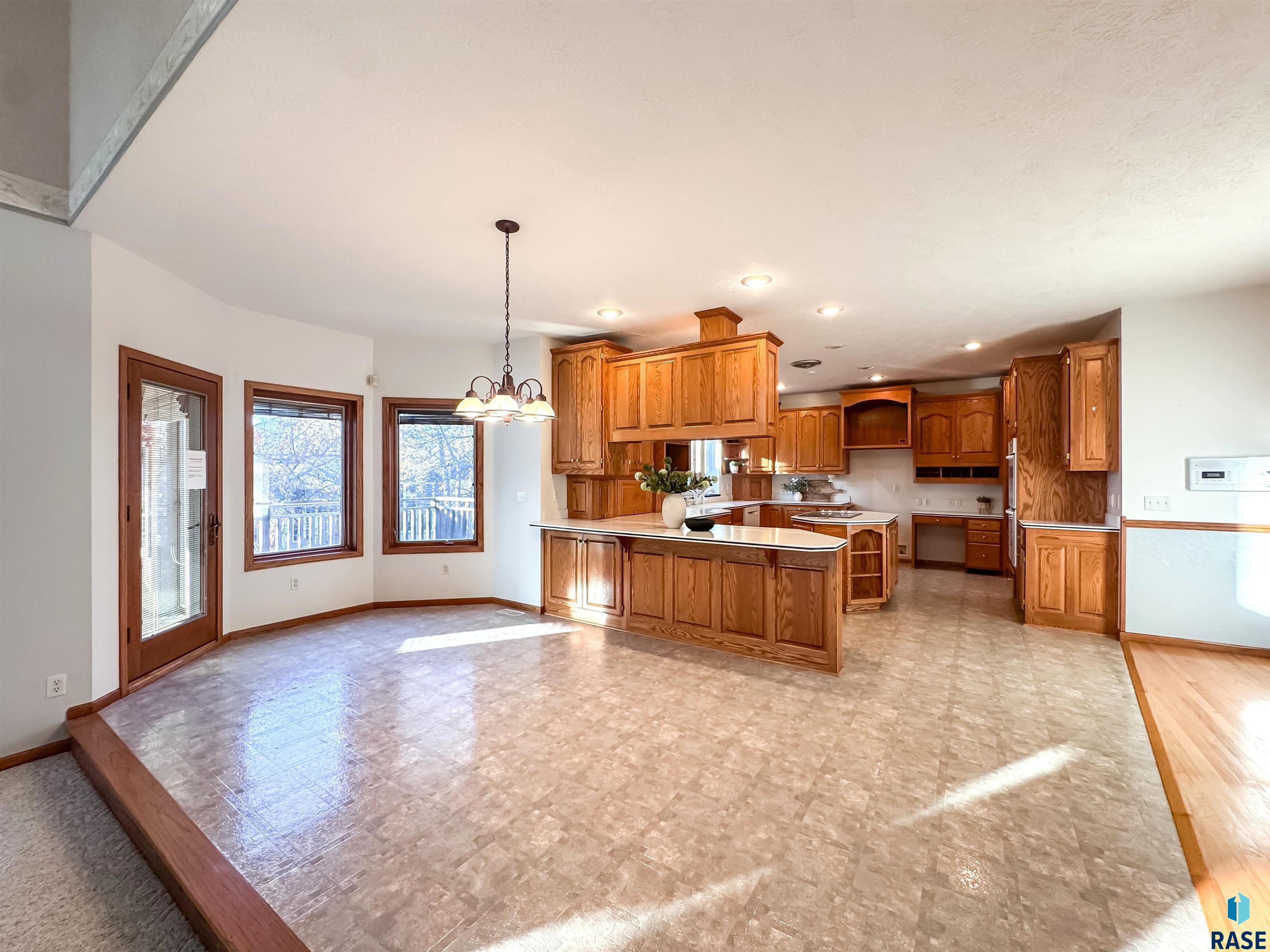 611 E 61st St Street