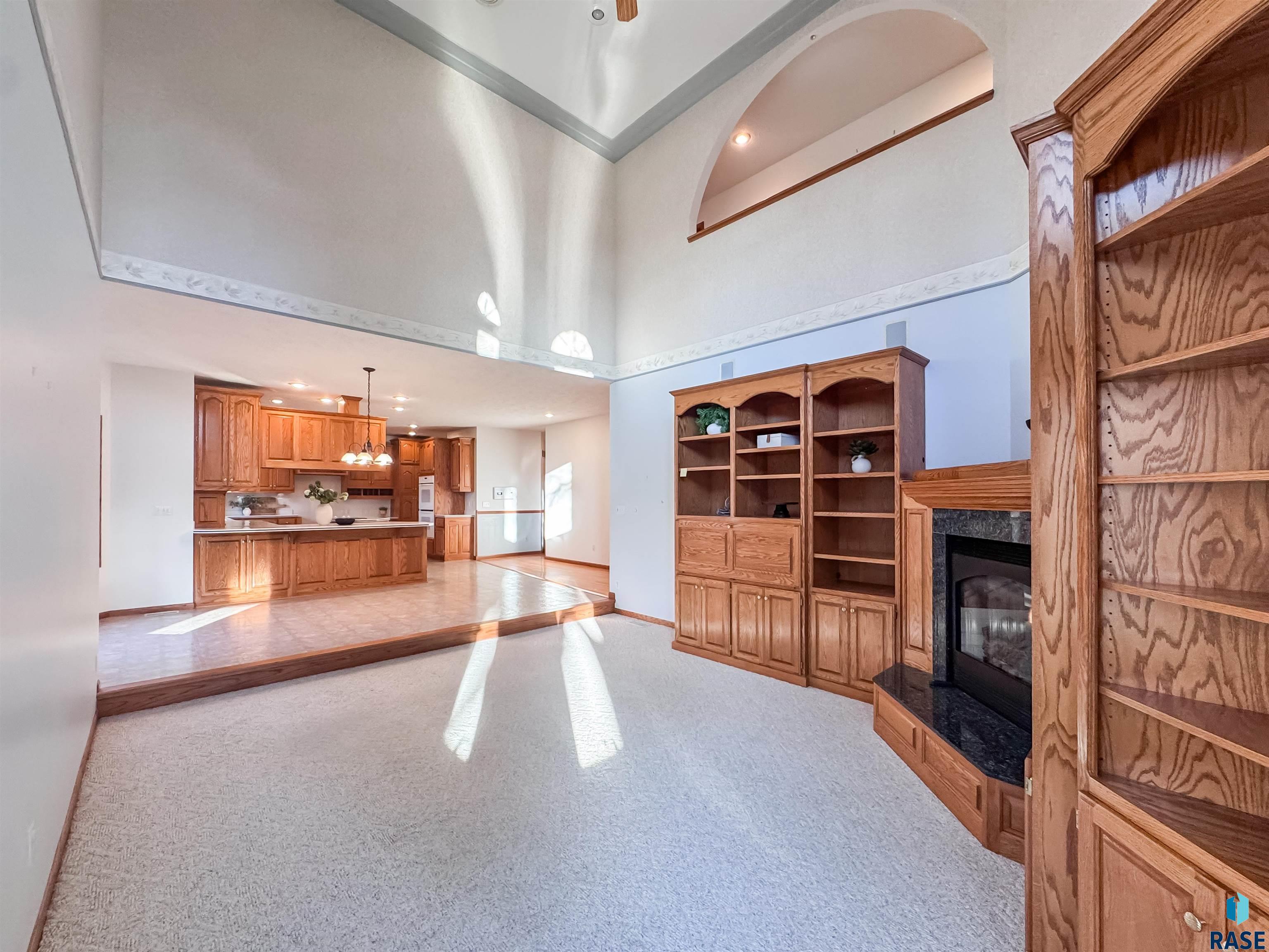 611 E 61st St Street