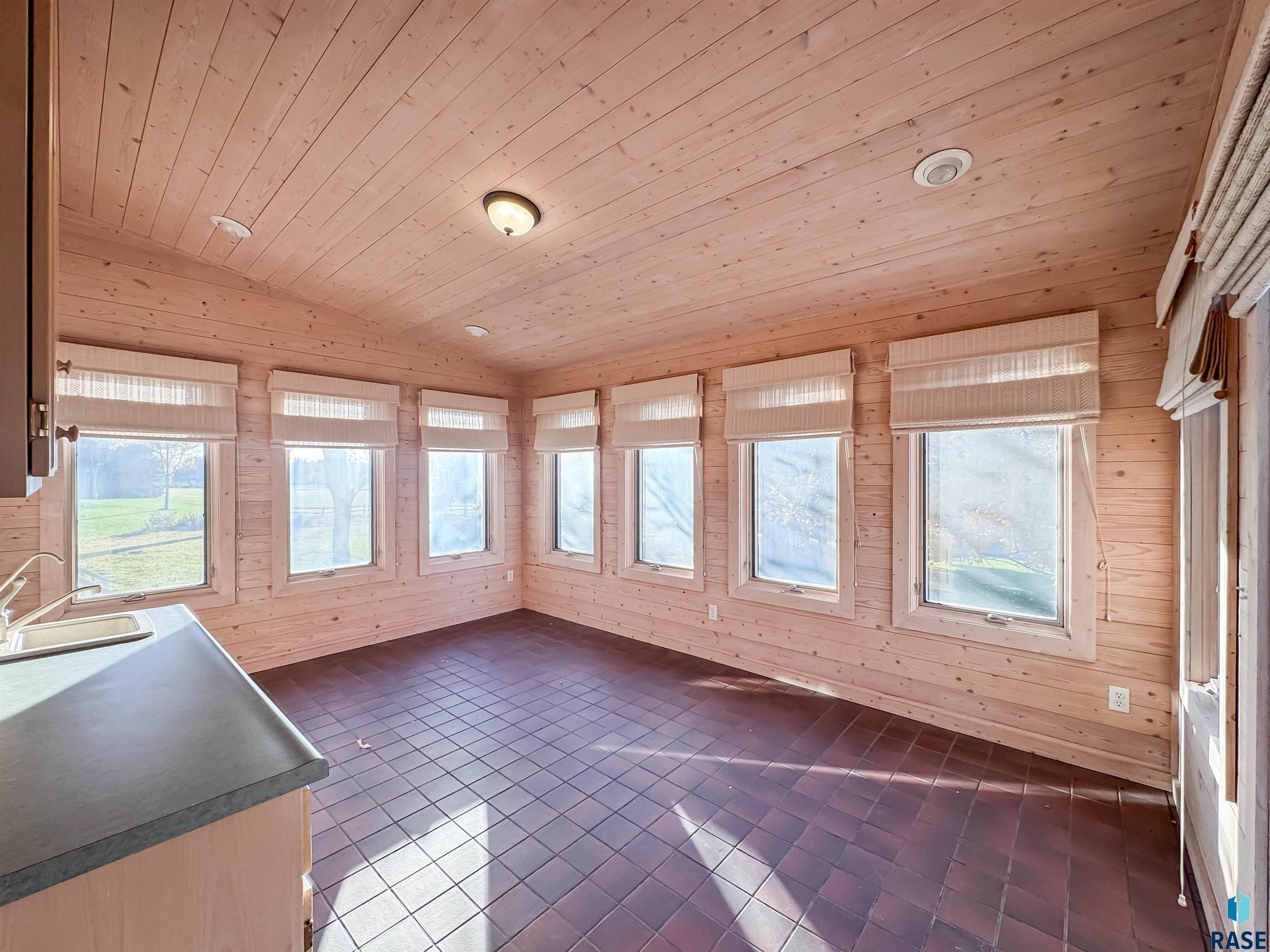 611 E 61st St Street