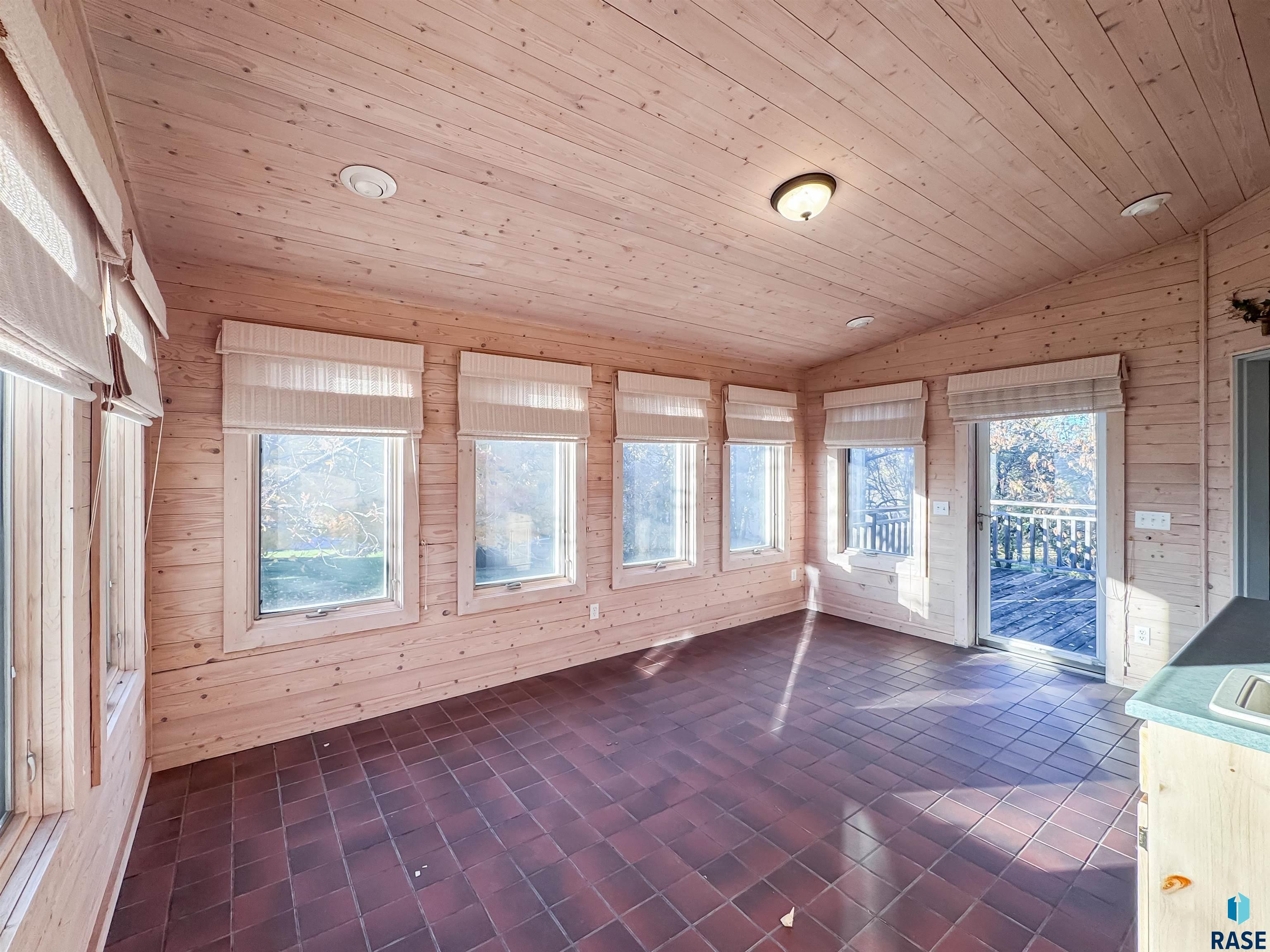 611 E 61st St Street