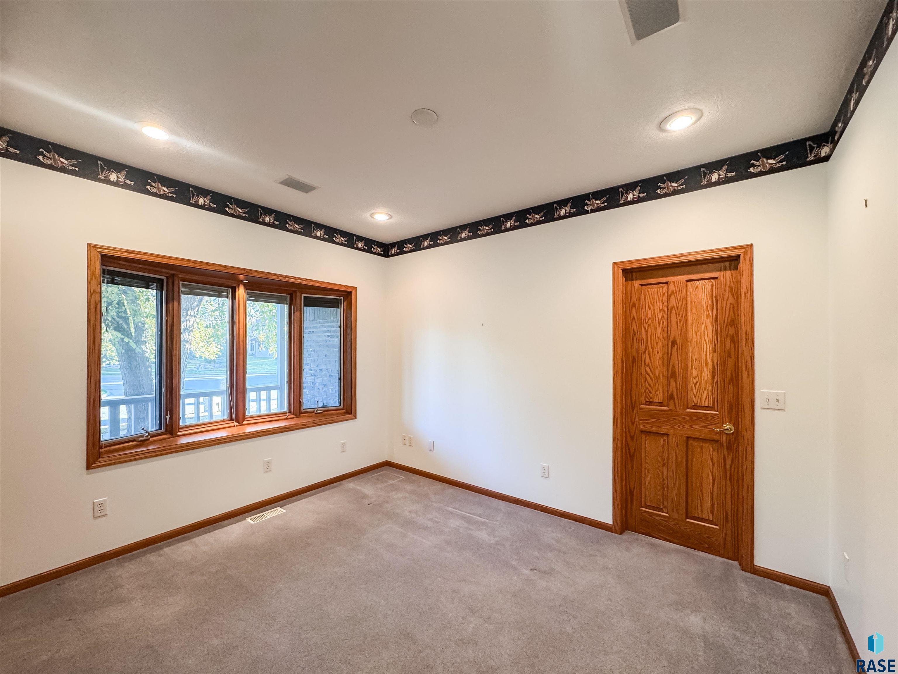 611 E 61st St Street