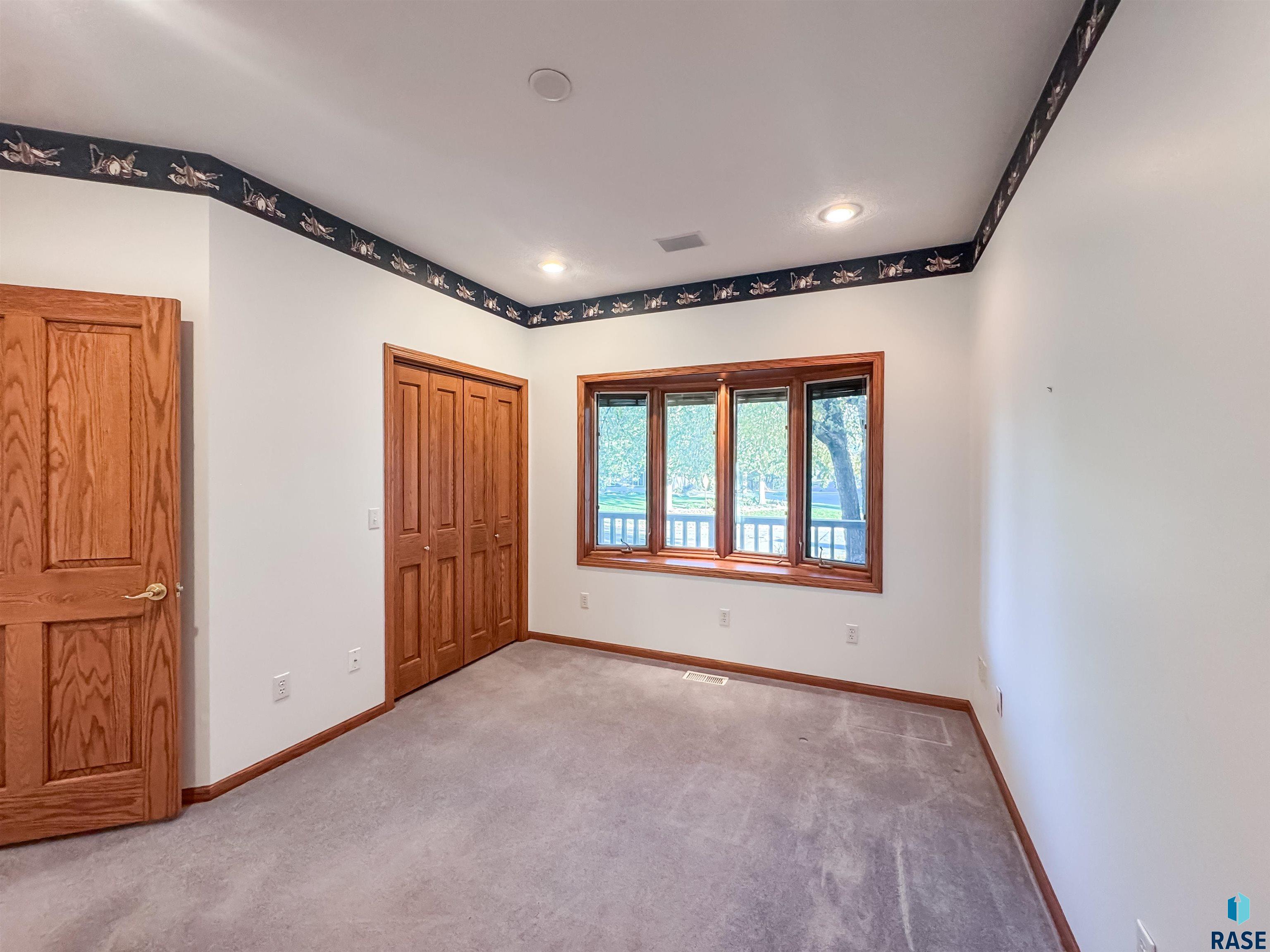 611 E 61st St Street