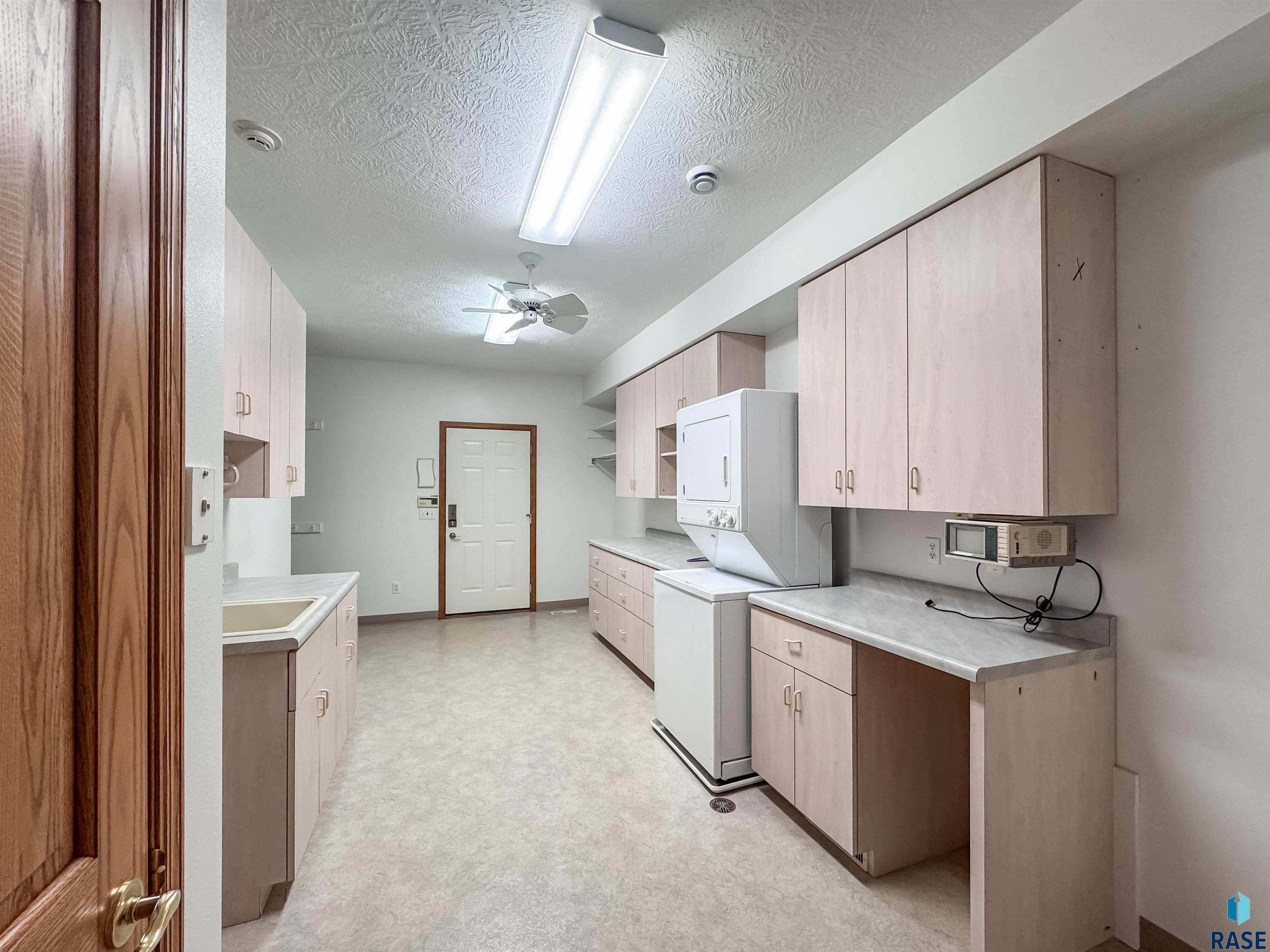 611 E 61st St Street