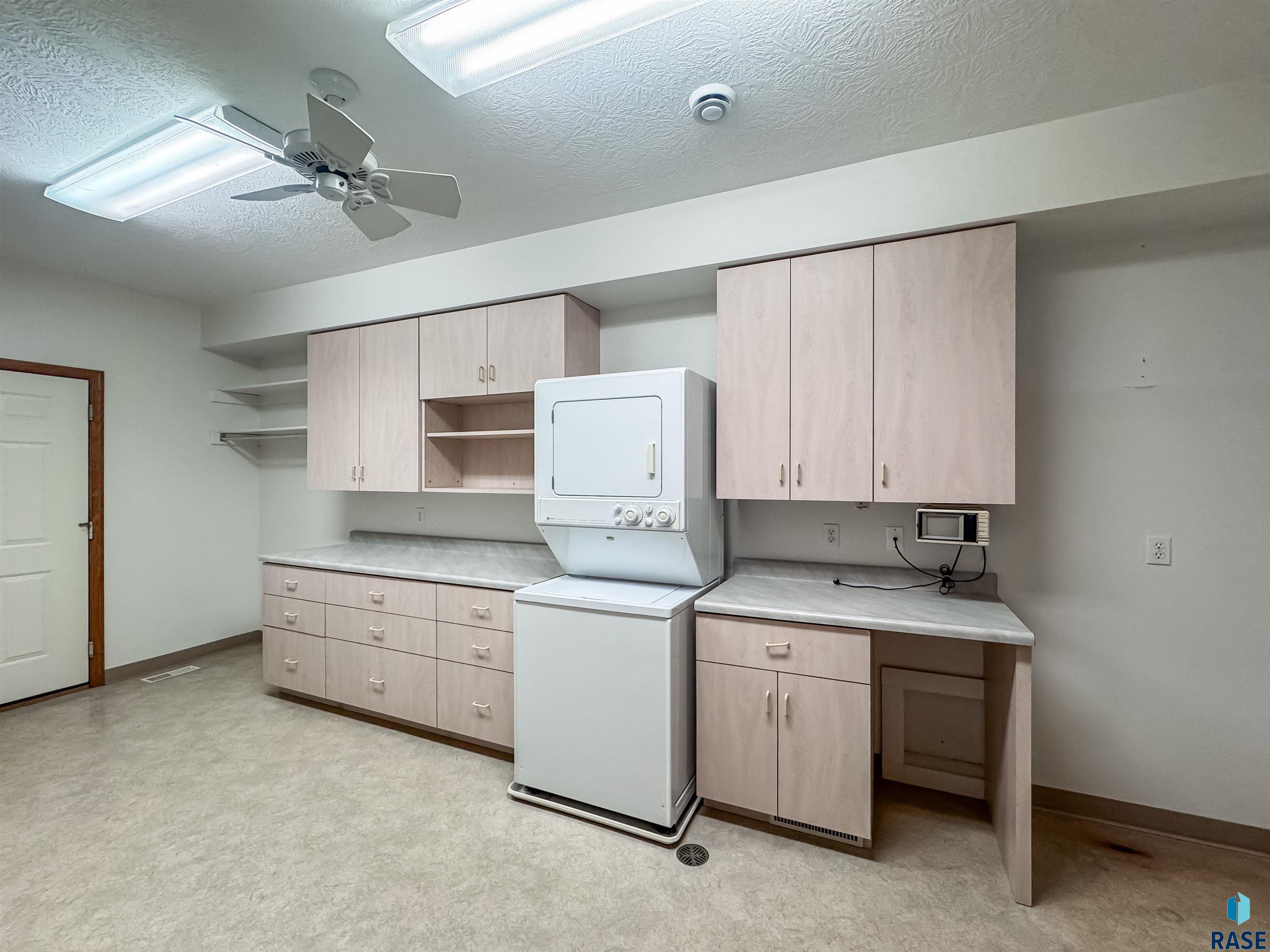 611 E 61st St Street