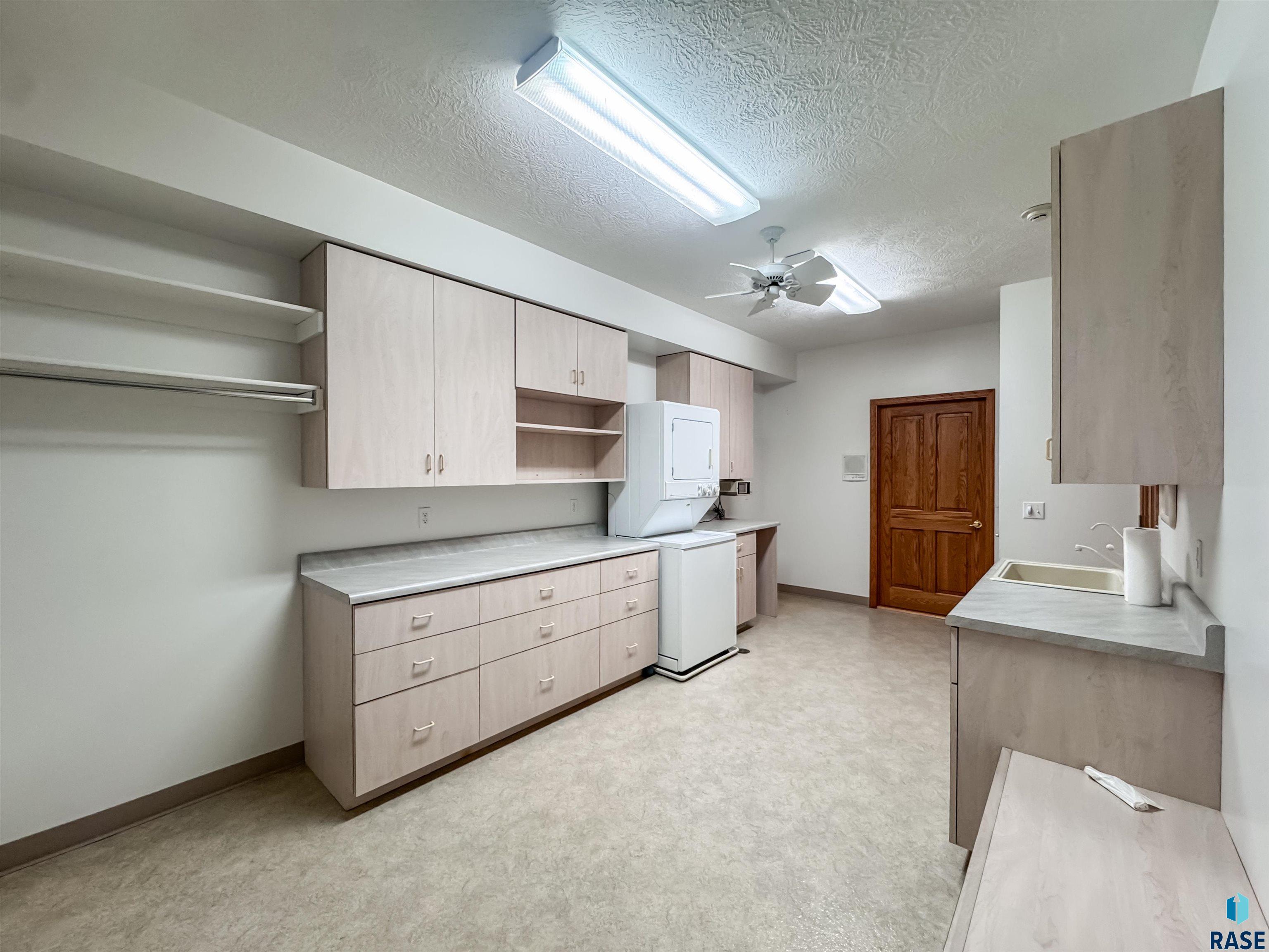 611 E 61st St Street