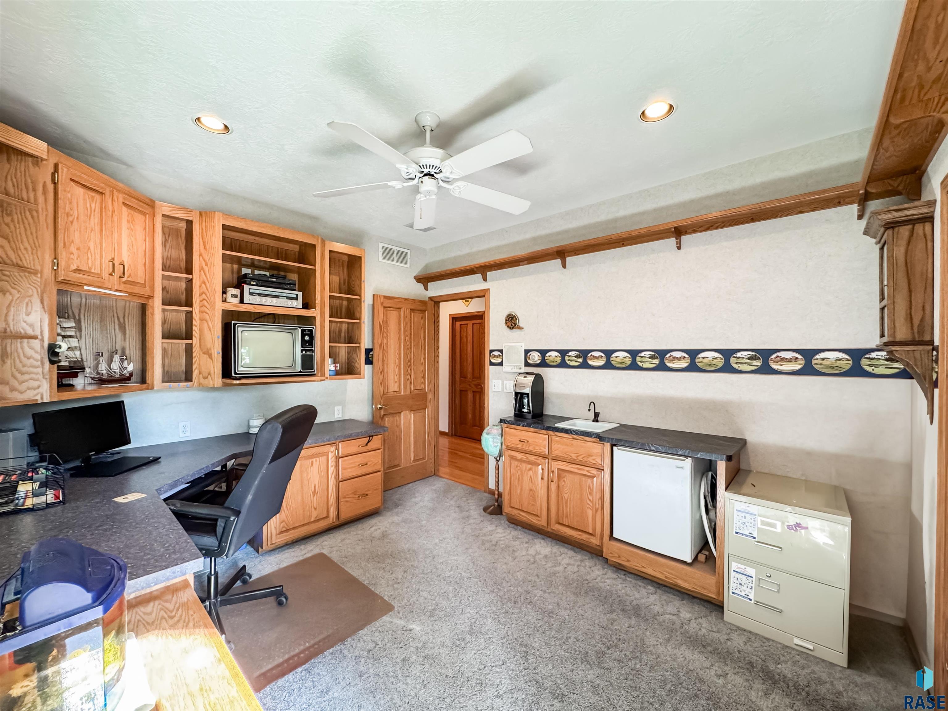 611 E 61st St Street