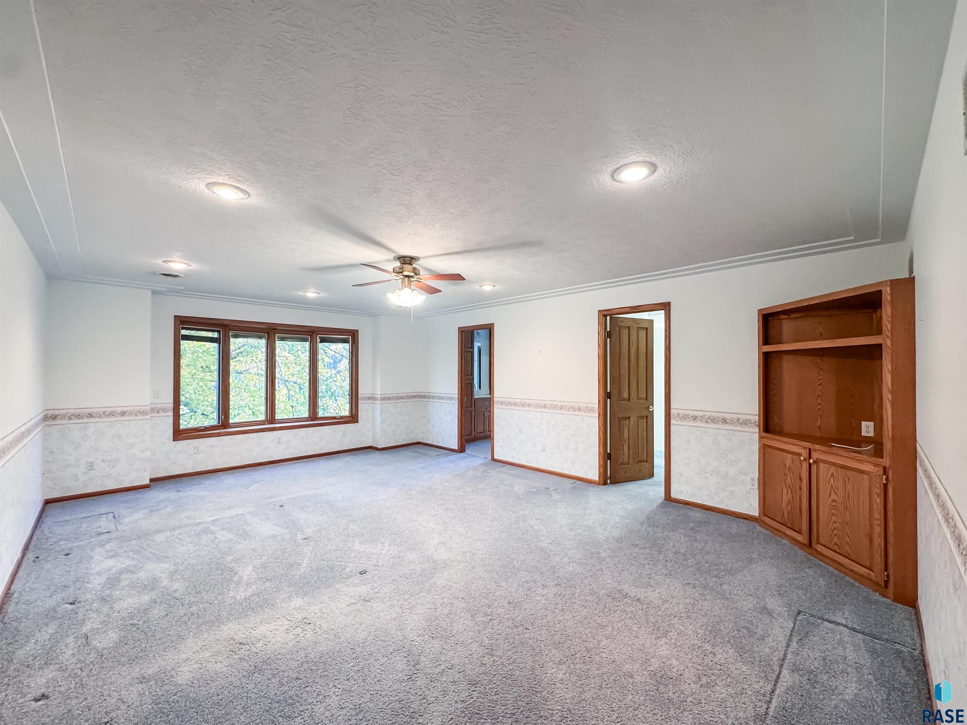 611 E 61st St Street