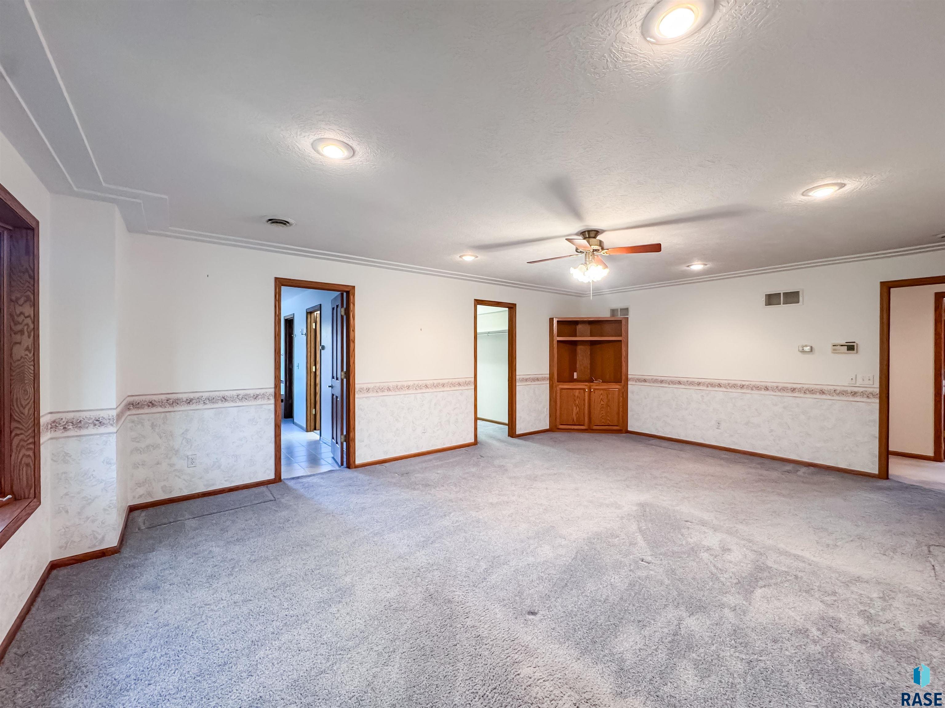 611 E 61st St Street