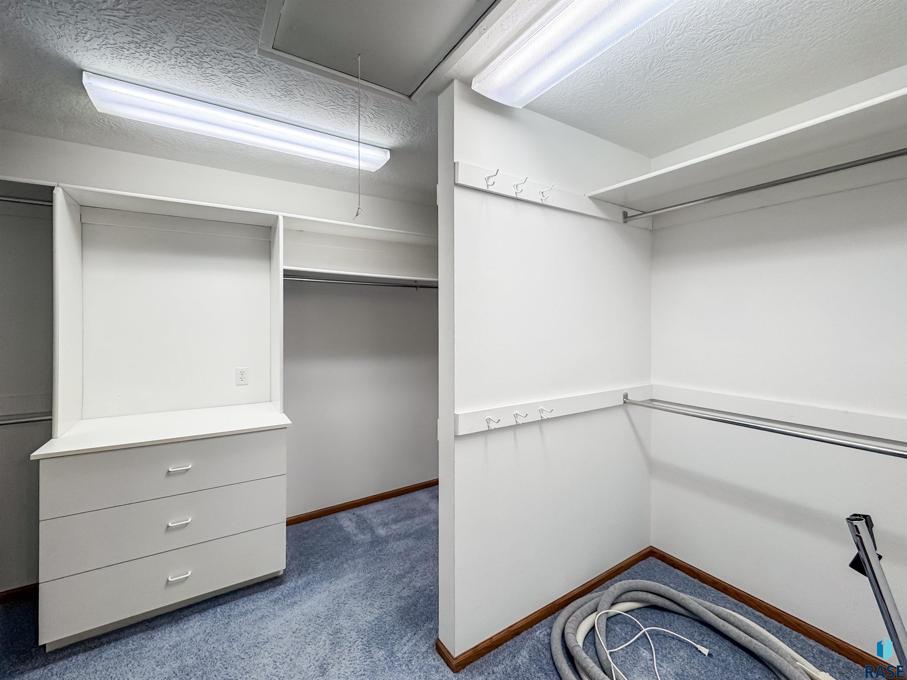 611 E 61st St Street