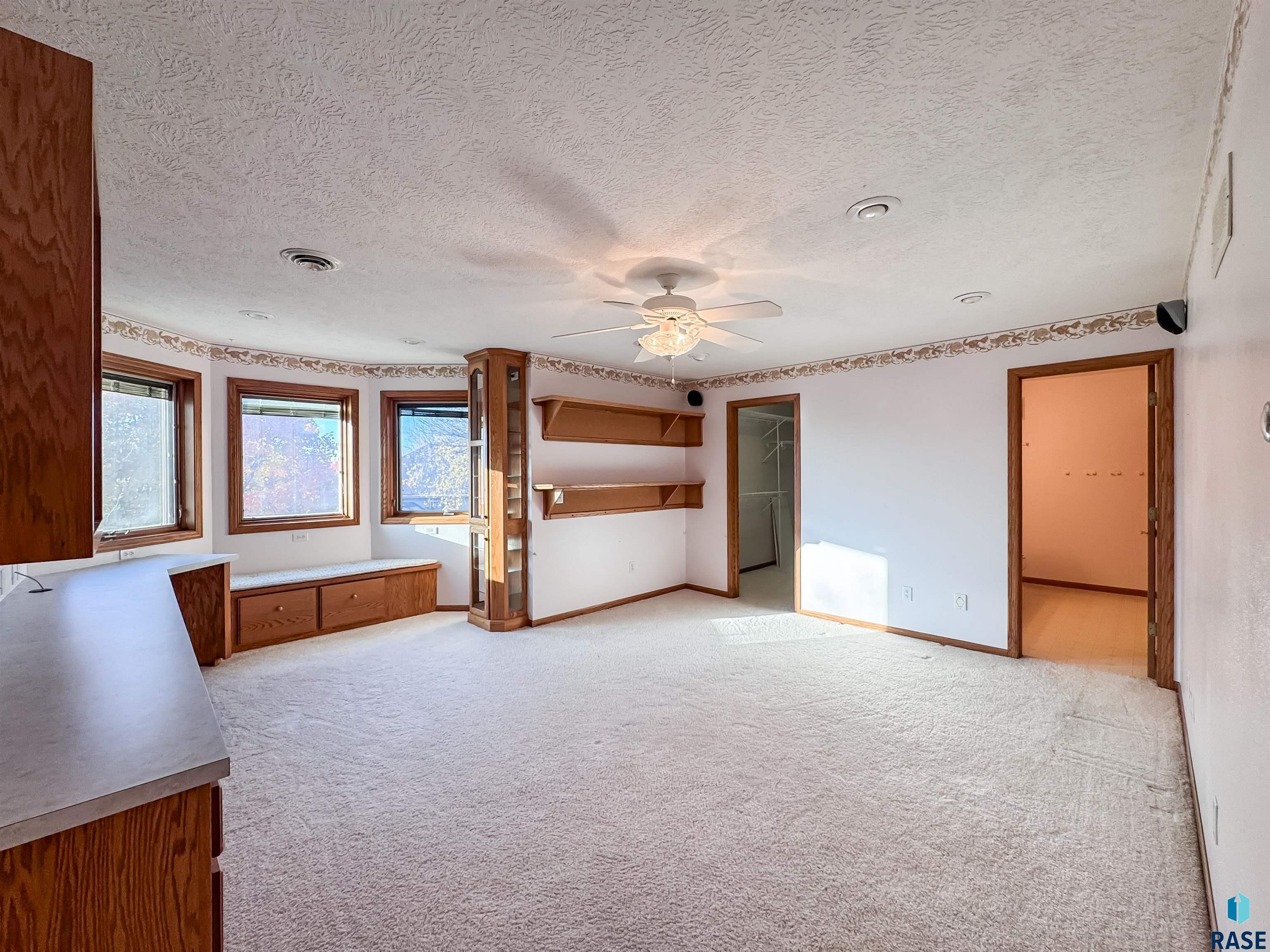 611 E 61st St Street