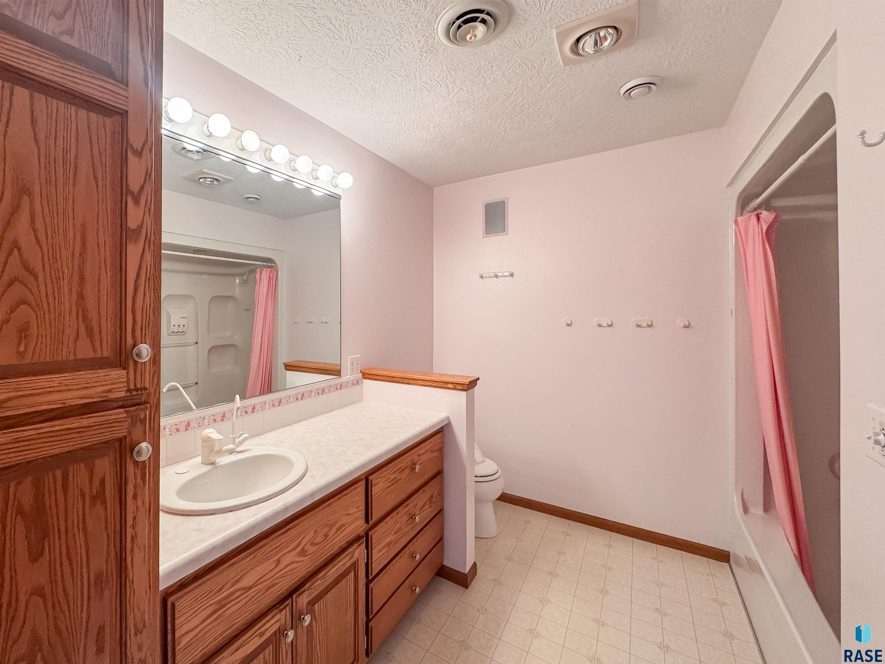 611 E 61st St Street