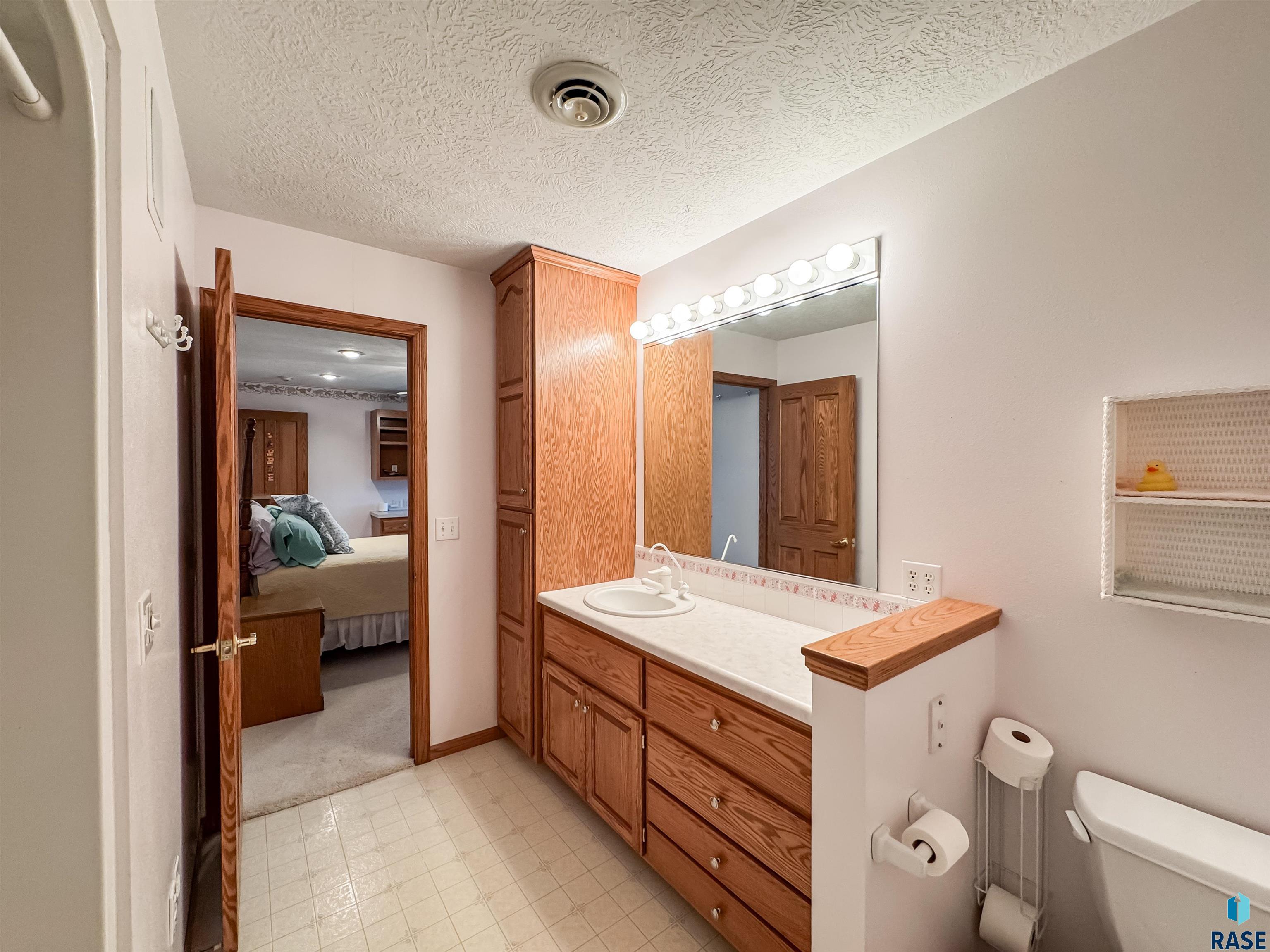 611 E 61st St Street