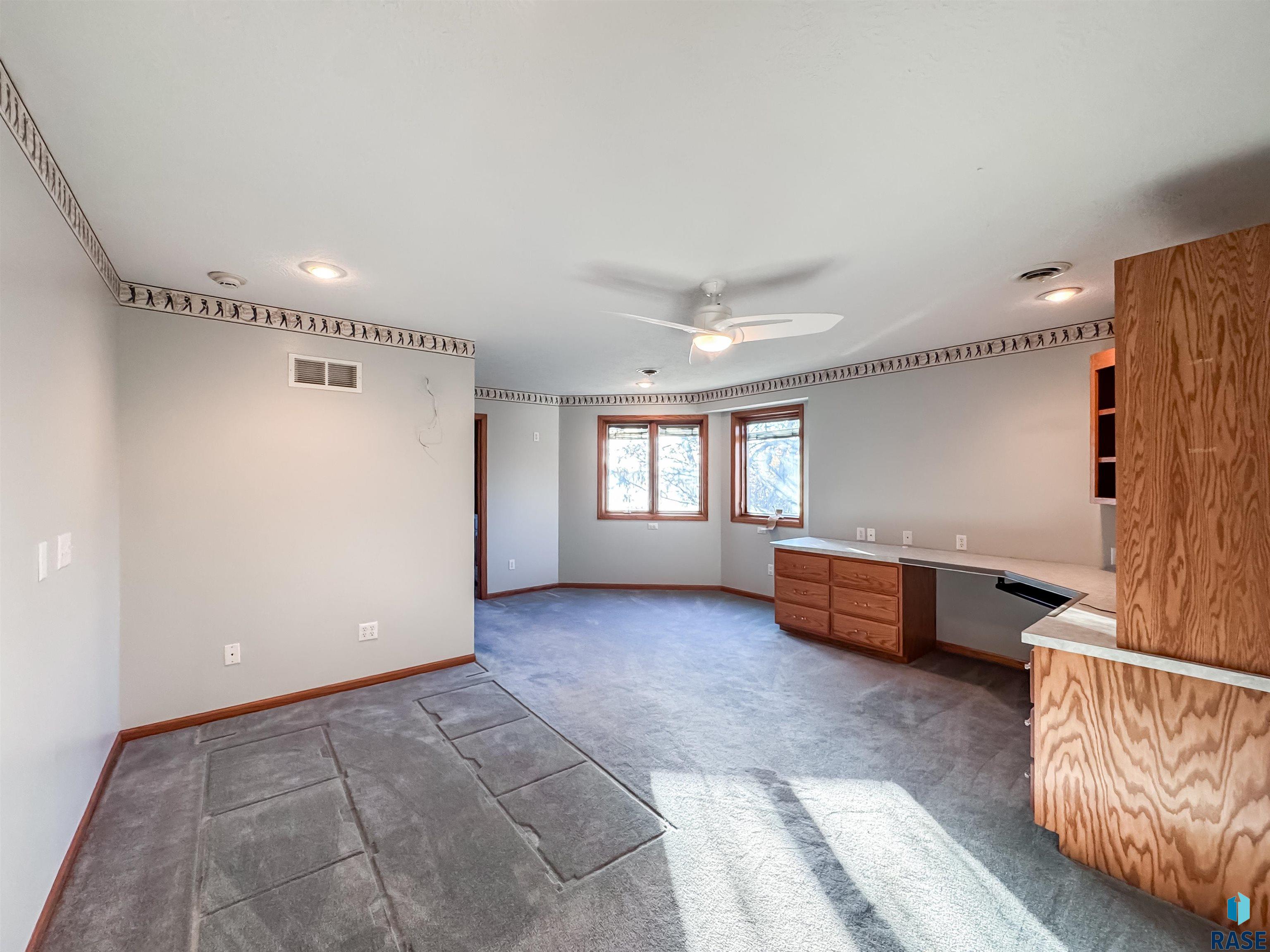 611 E 61st St Street