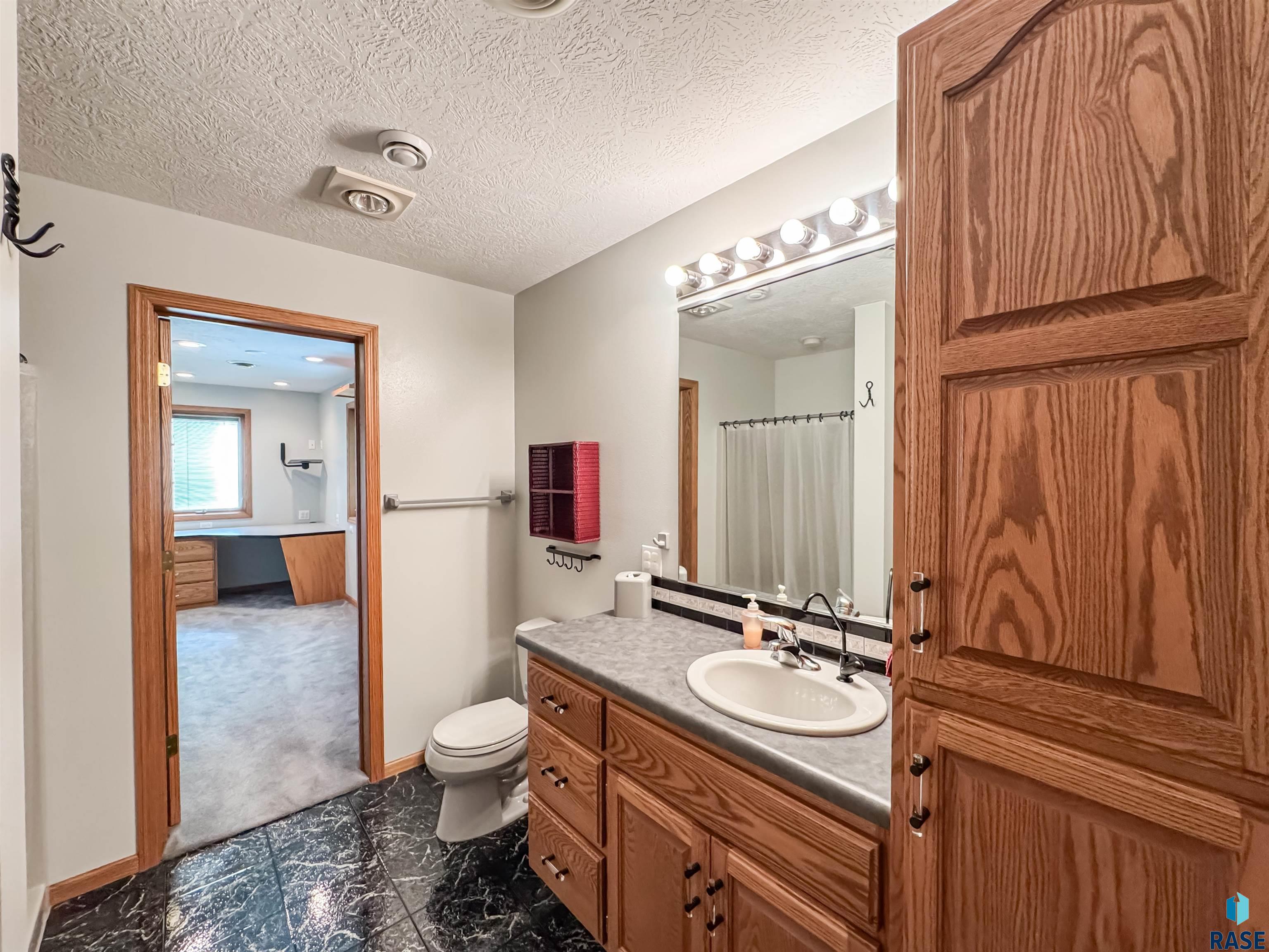 611 E 61st St Street