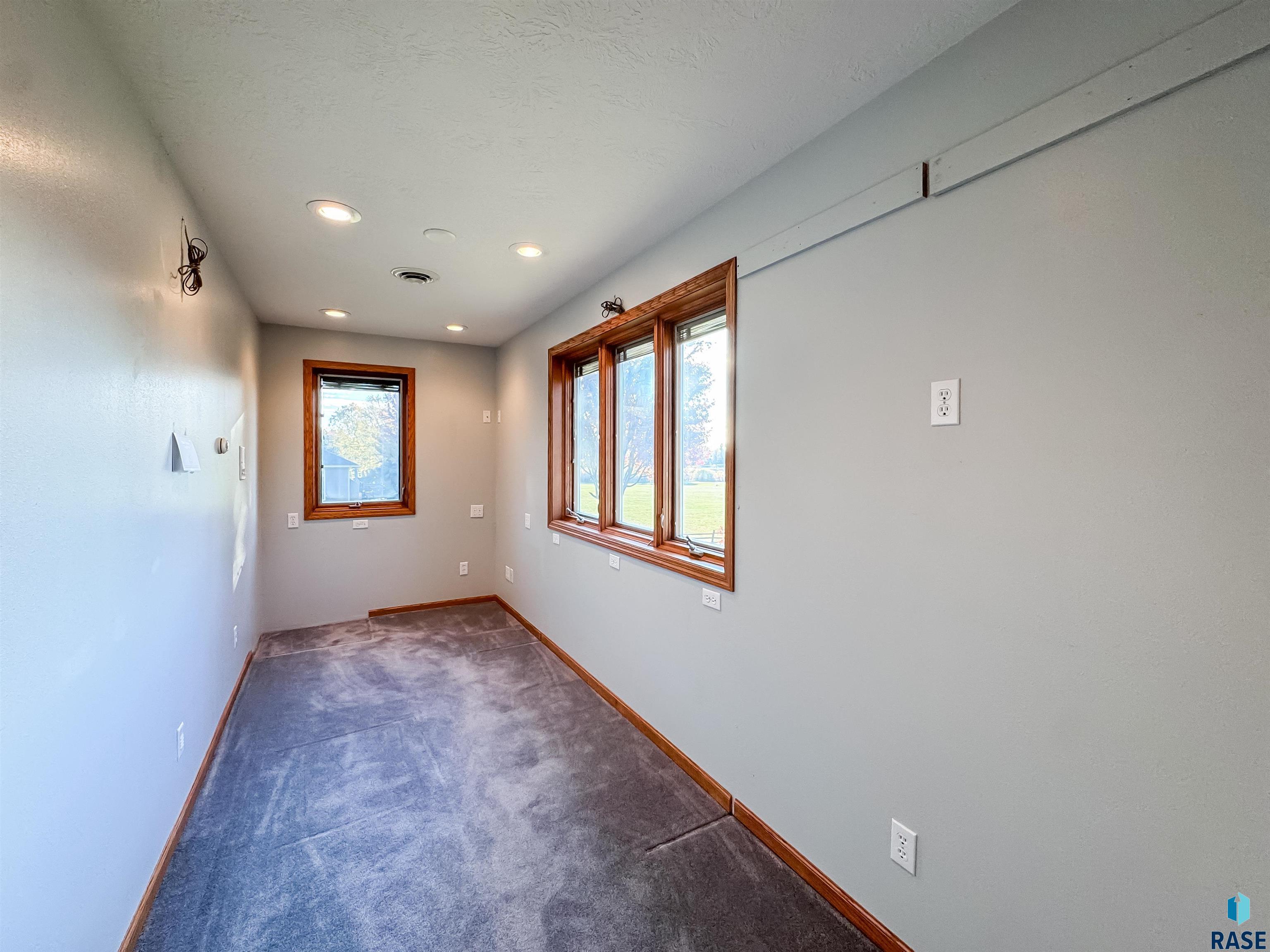 611 E 61st St Street