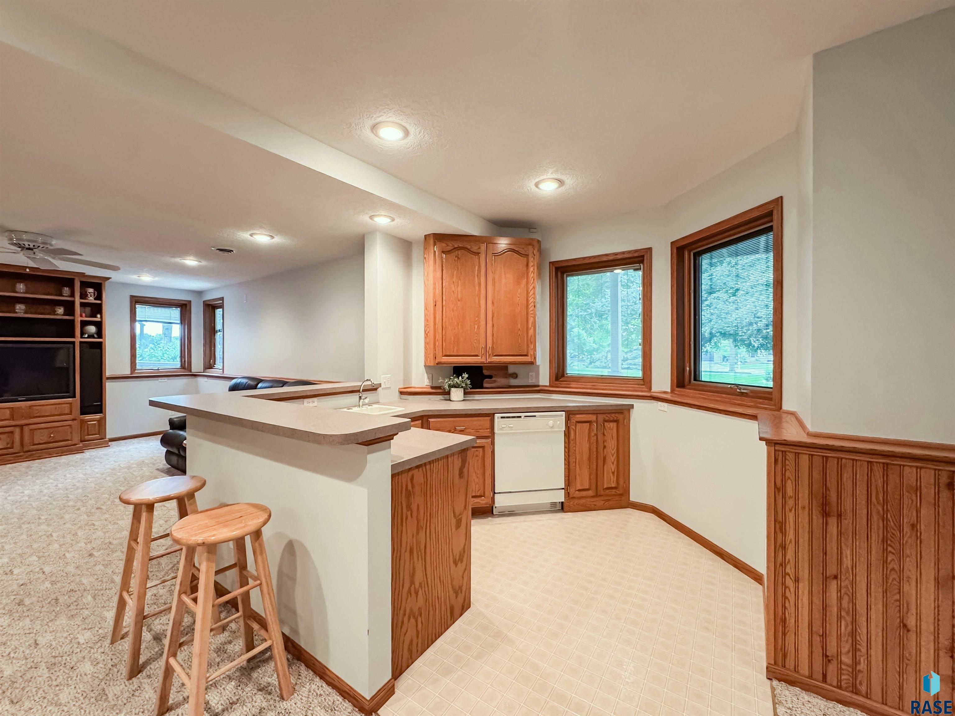 611 E 61st St Street