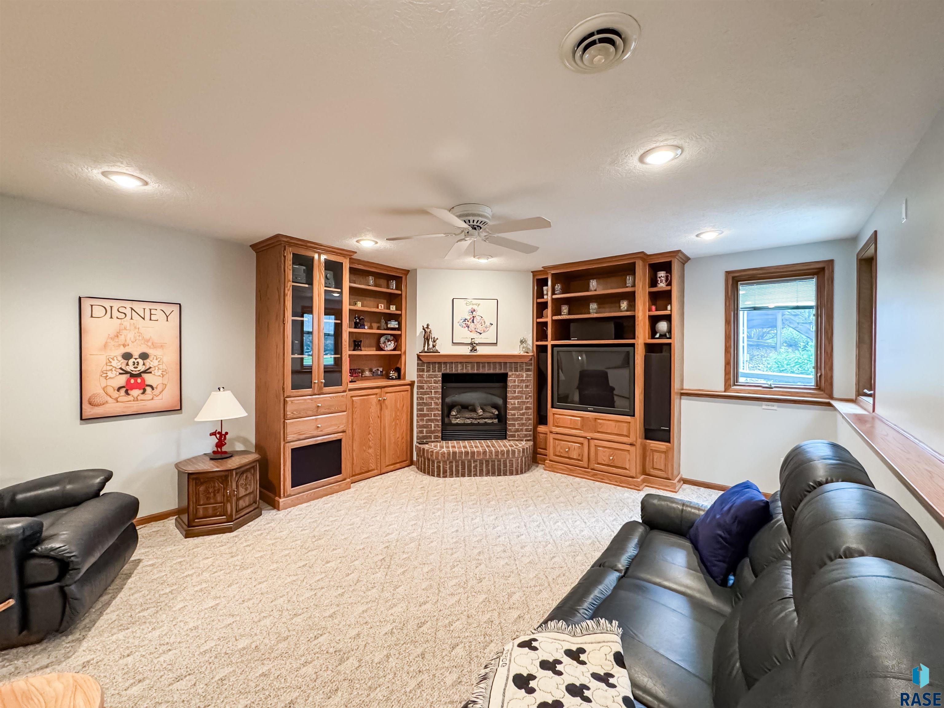 611 E 61st St Street