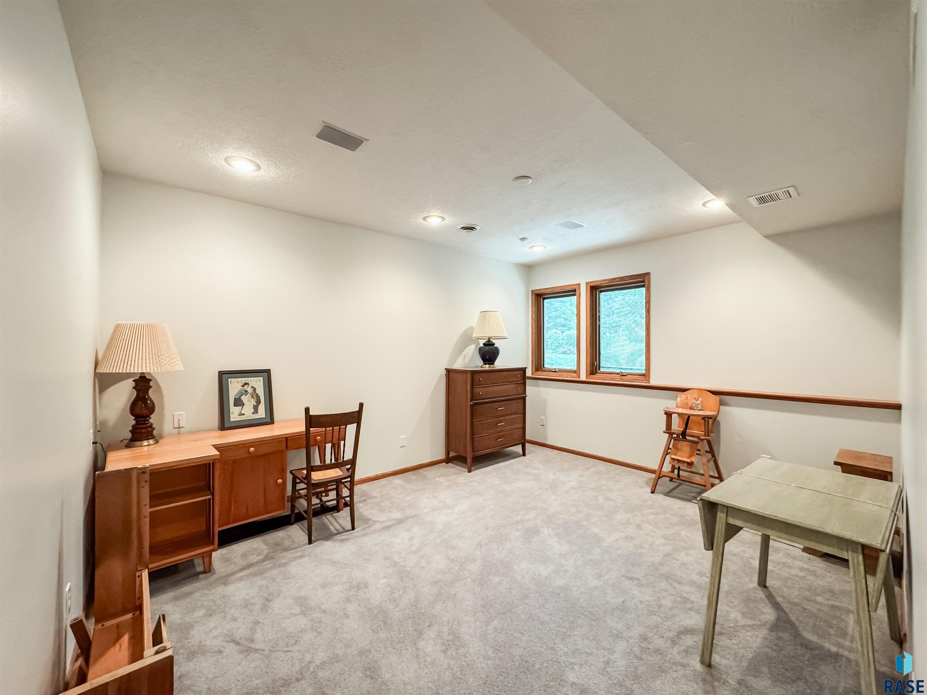 611 E 61st St Street