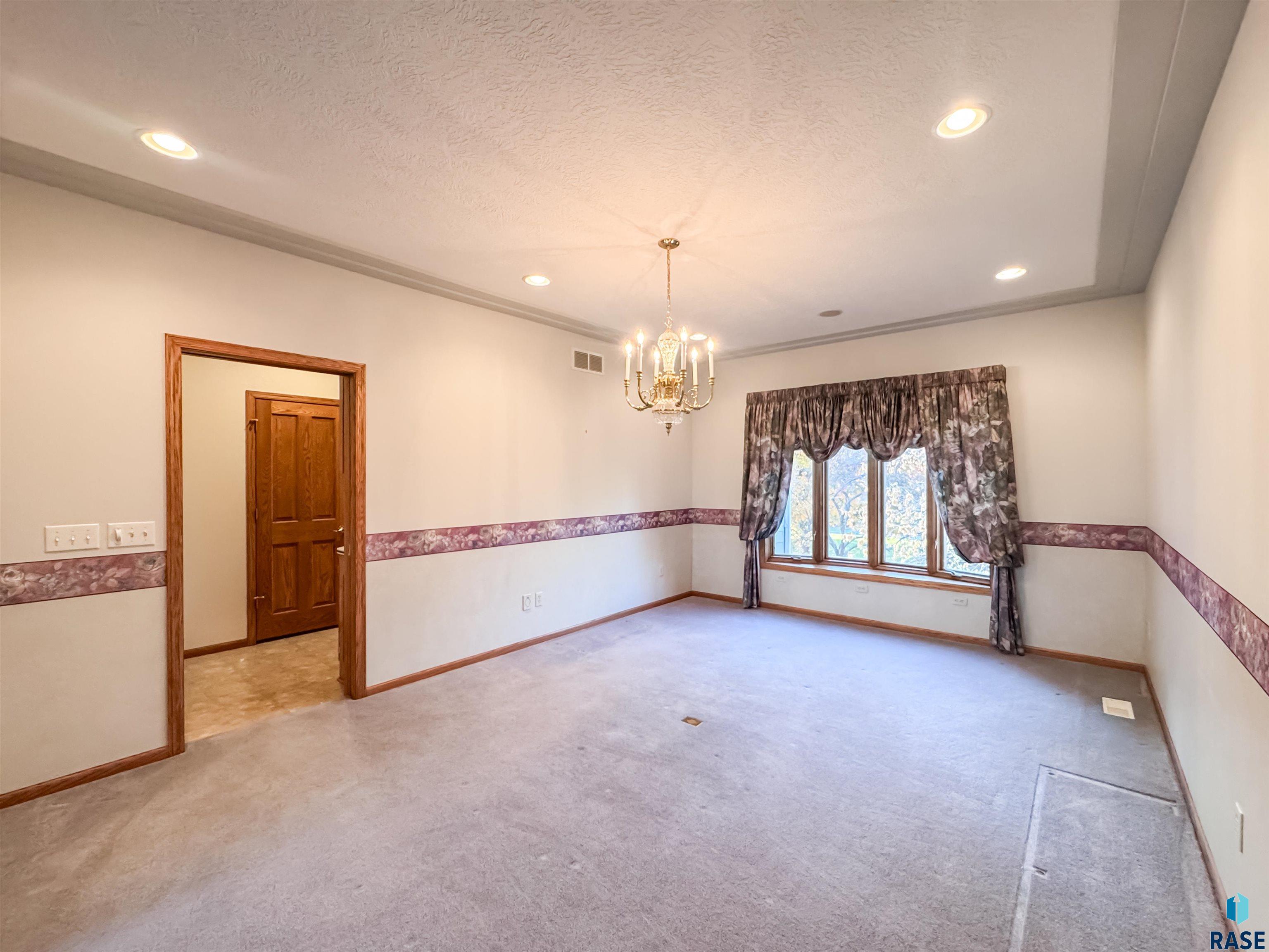 611 E 61st St Street