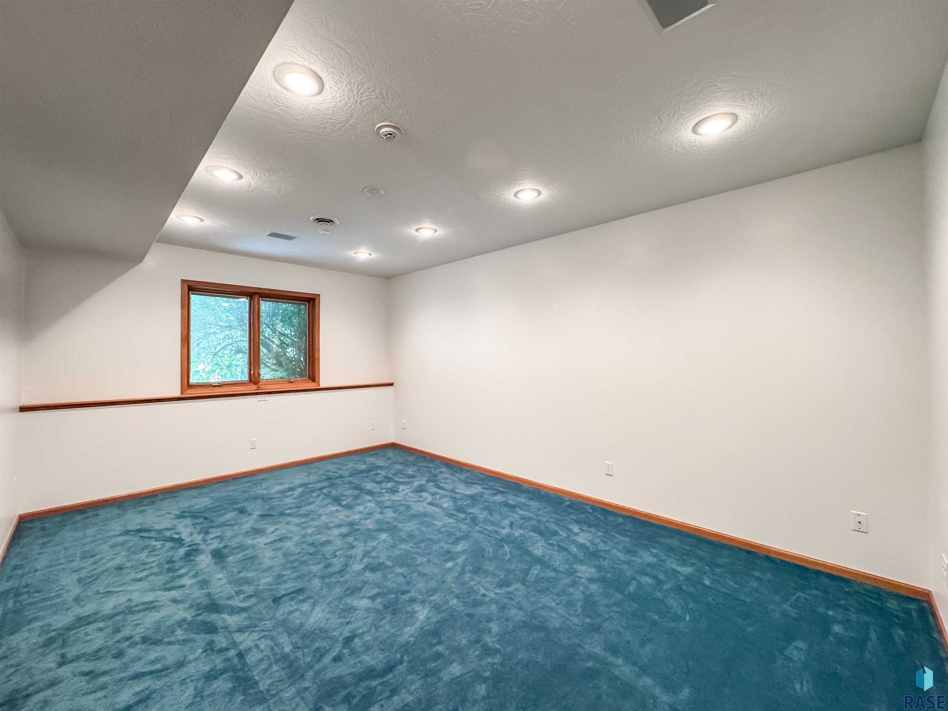 611 E 61st St Street