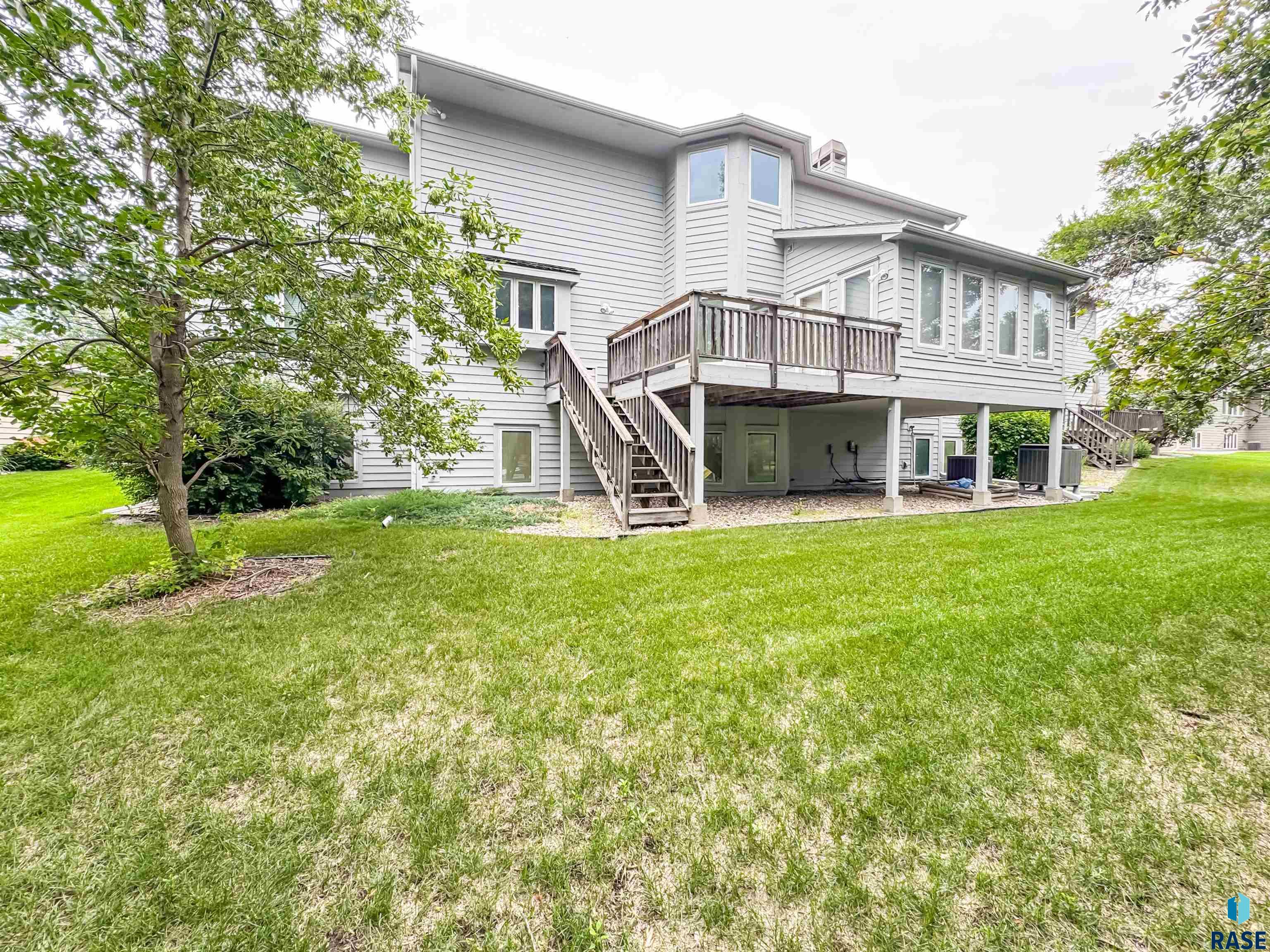 611 E 61st St Street