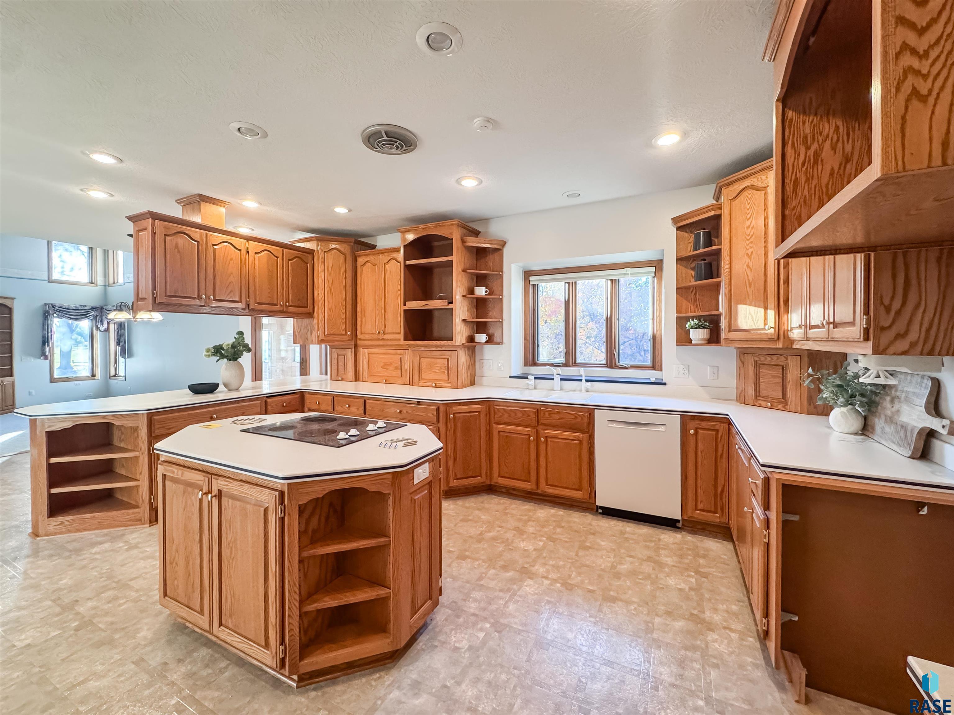 611 E 61st St Street