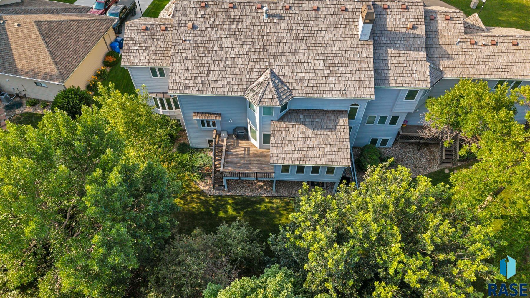 611 E 61st St Street