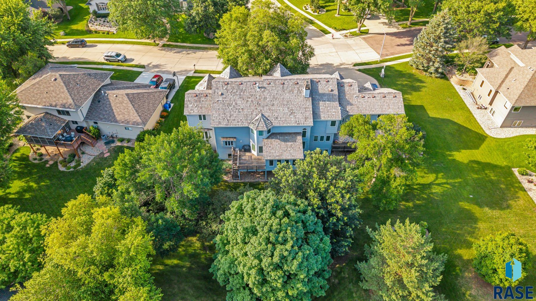 611 E 61st St Street