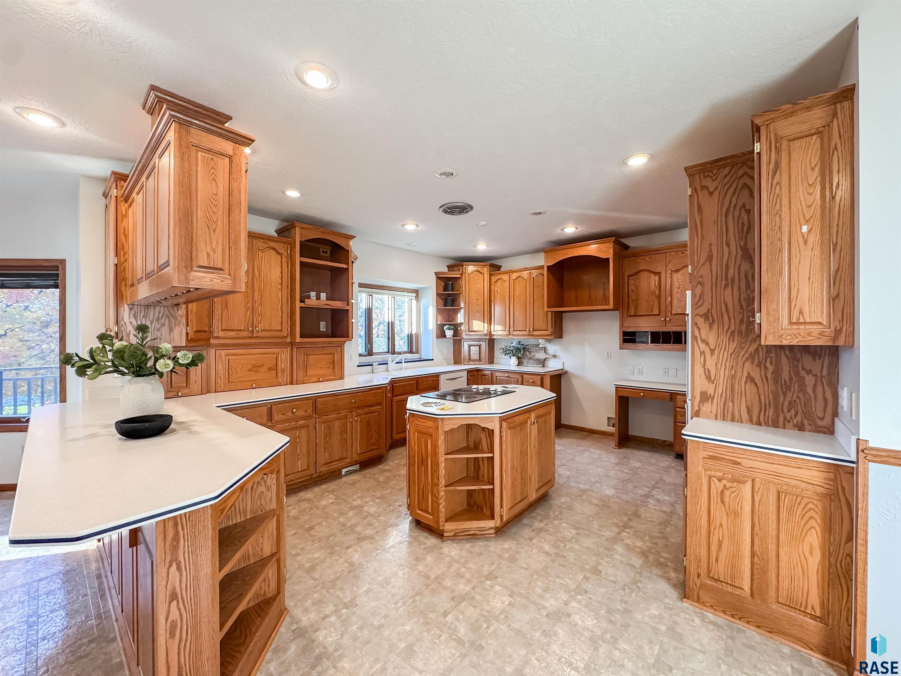 611 E 61st St Street