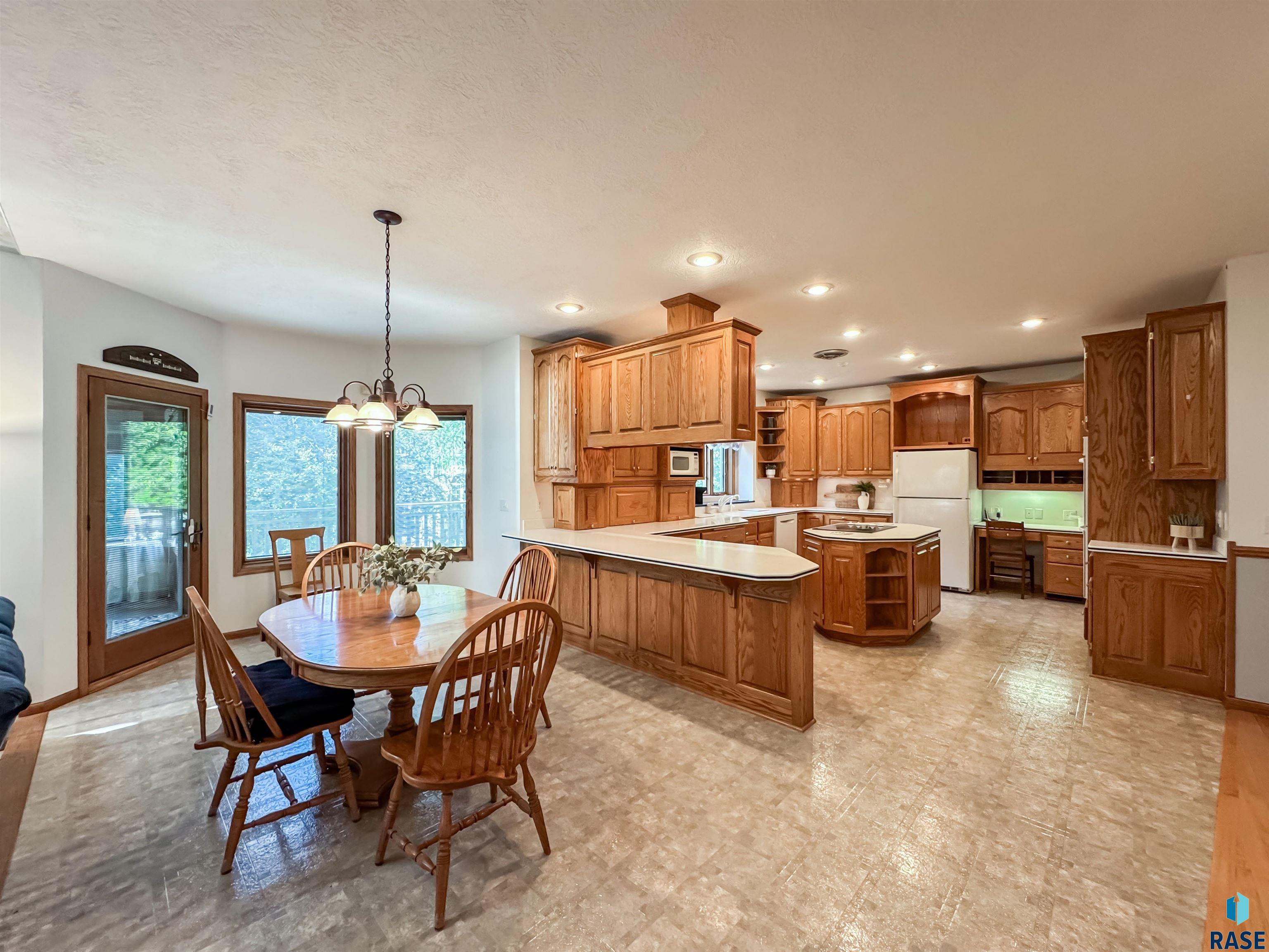 611 E 61st St Street