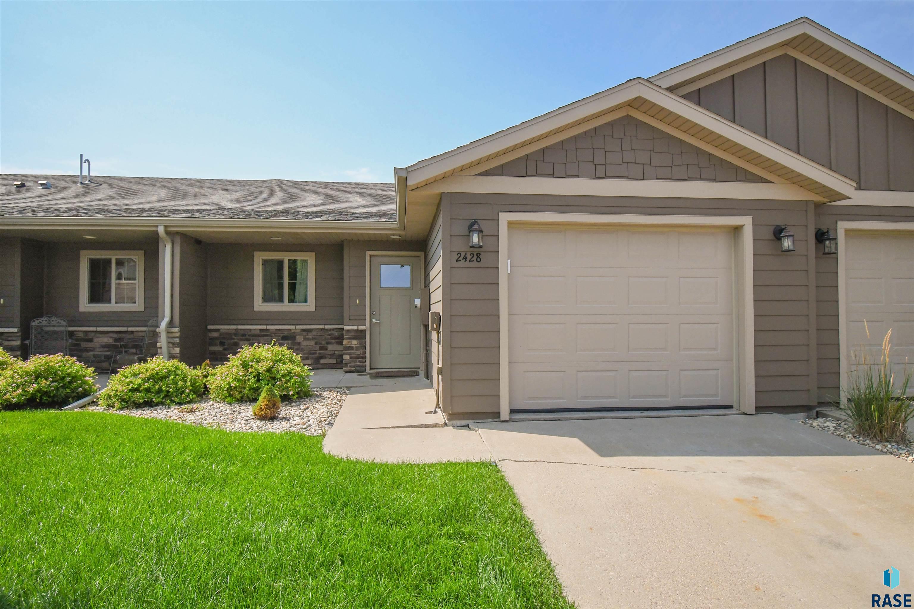 2428 E Meadowside Pl